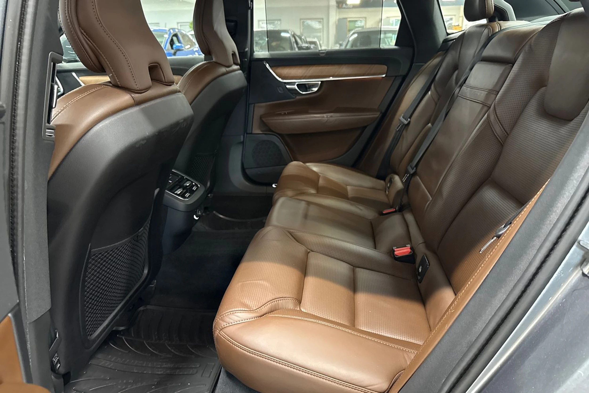 harmaa Volvo S90 2019 kuva 13.