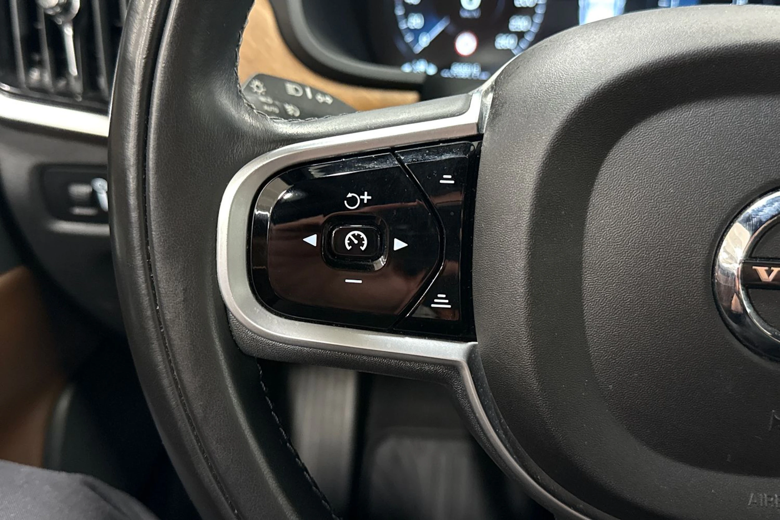 harmaa Volvo S90 2019 kuva 15.