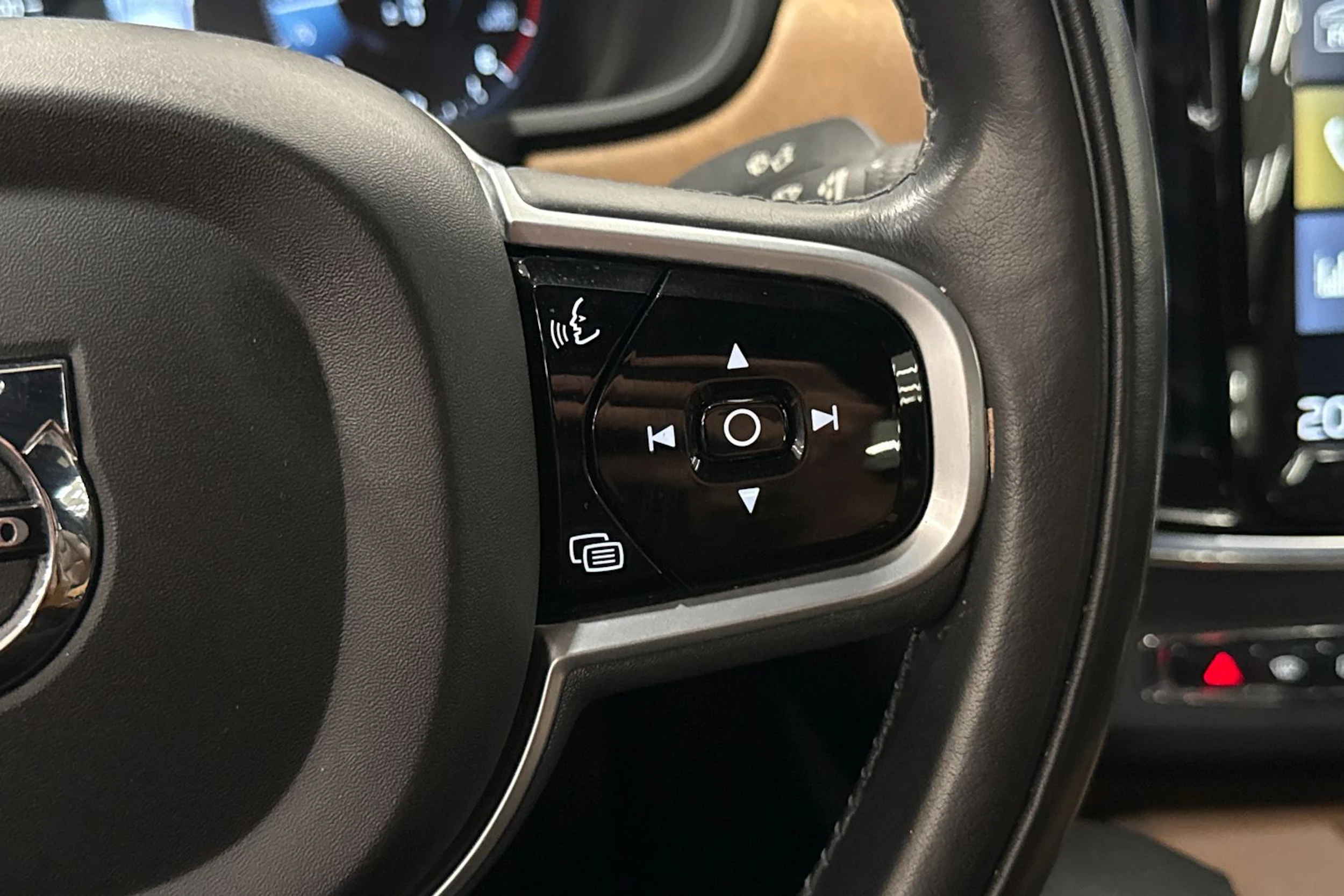 harmaa Volvo S90 2019 kuva 16.