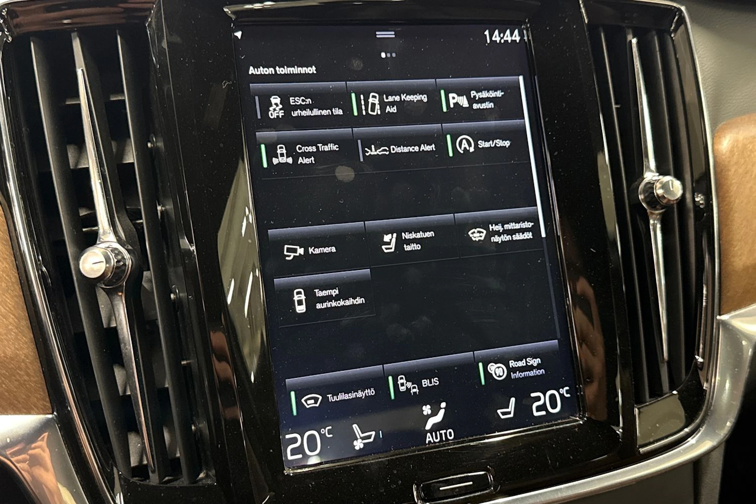 harmaa Volvo S90 2019 kuva 20.
