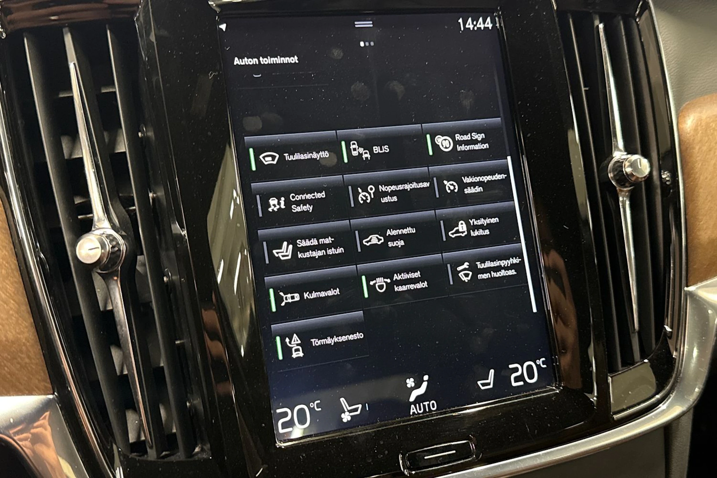 harmaa Volvo S90 2019 kuva 21.