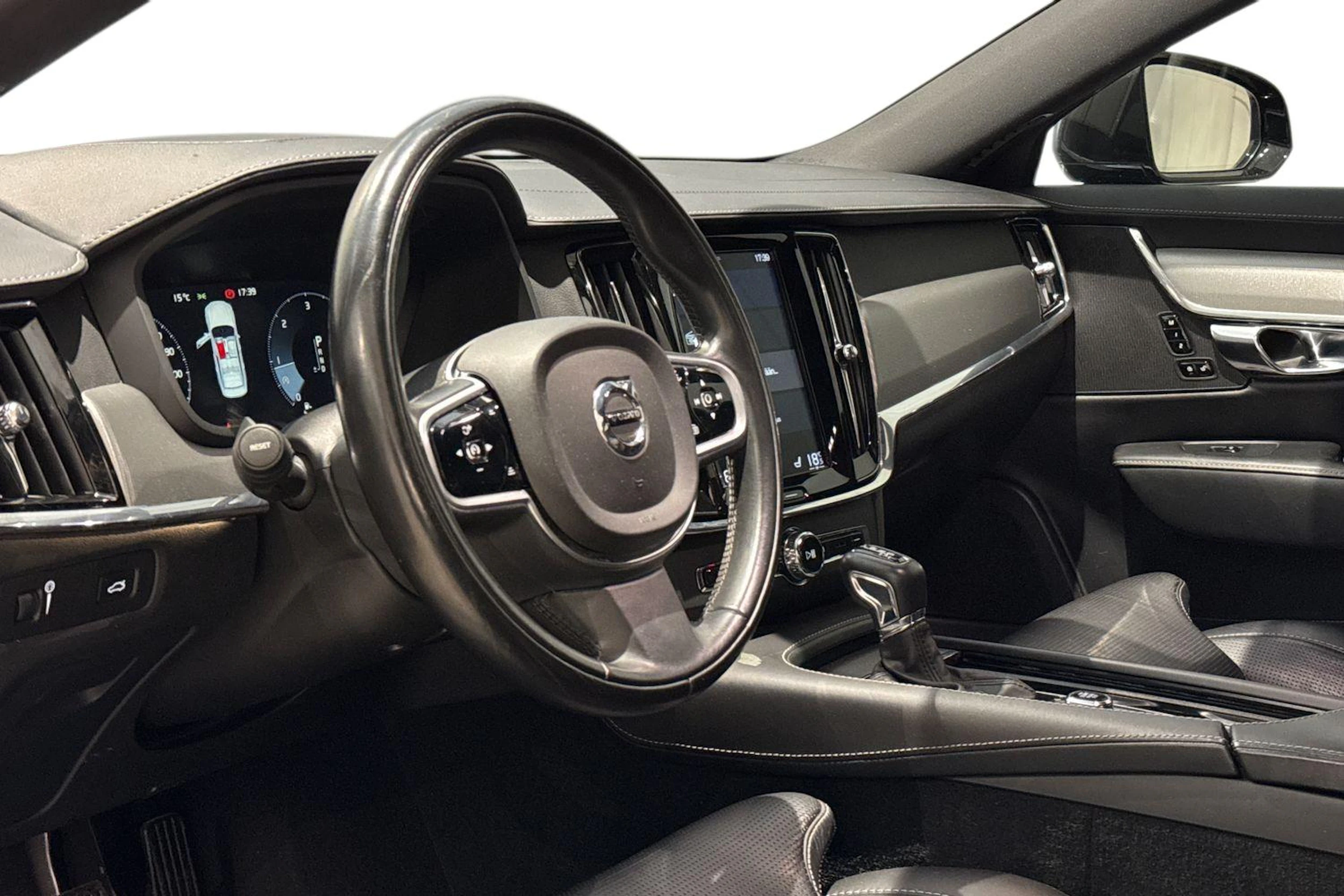 met. musta Volvo S90 2019 kuva 6.