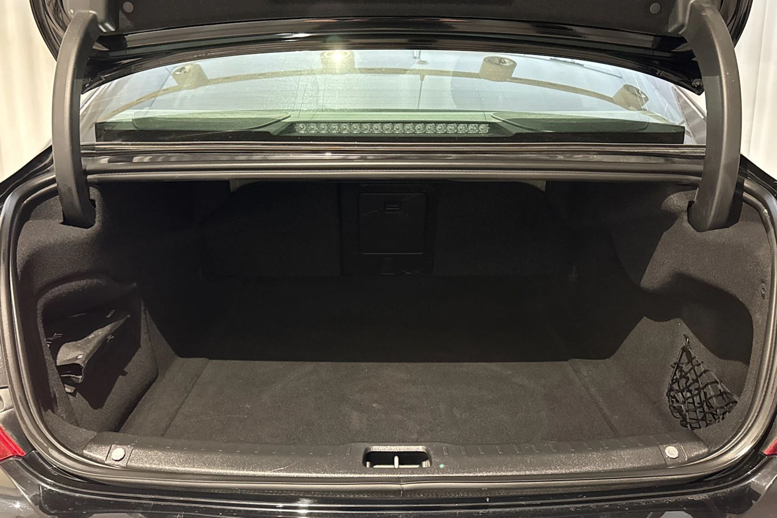 met. musta Volvo S90 2019 kuva 13.