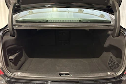met. musta Volvo S90 2019 kuva 13.