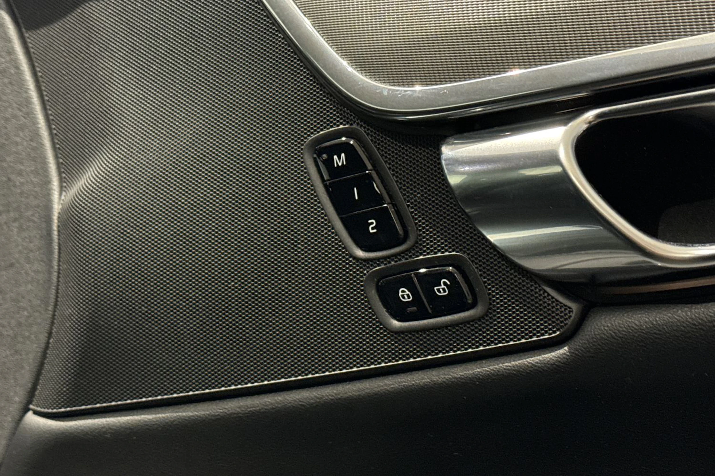 met. musta Volvo S90 2019 kuva 16.