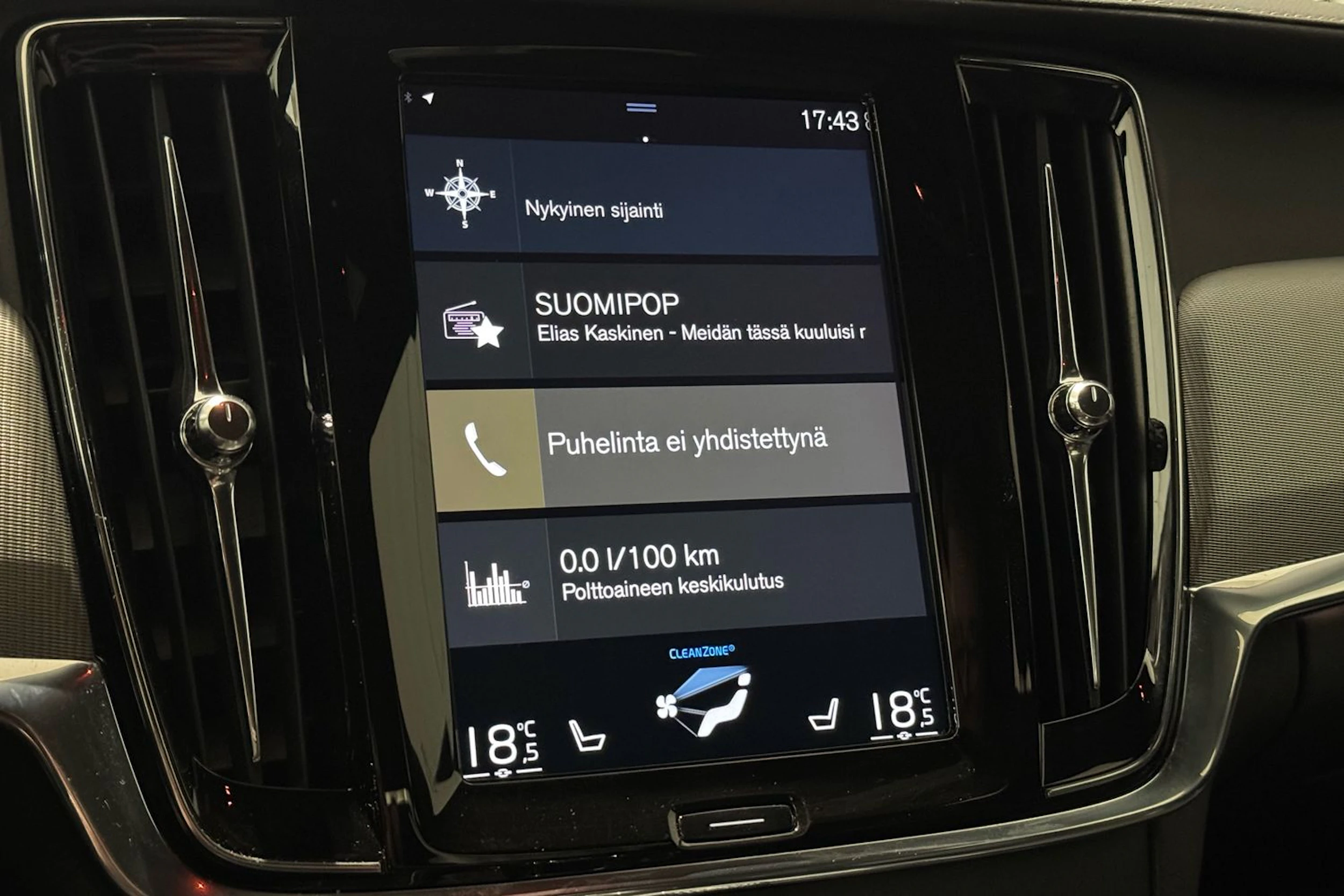 met. musta Volvo S90 2019 kuva 21.