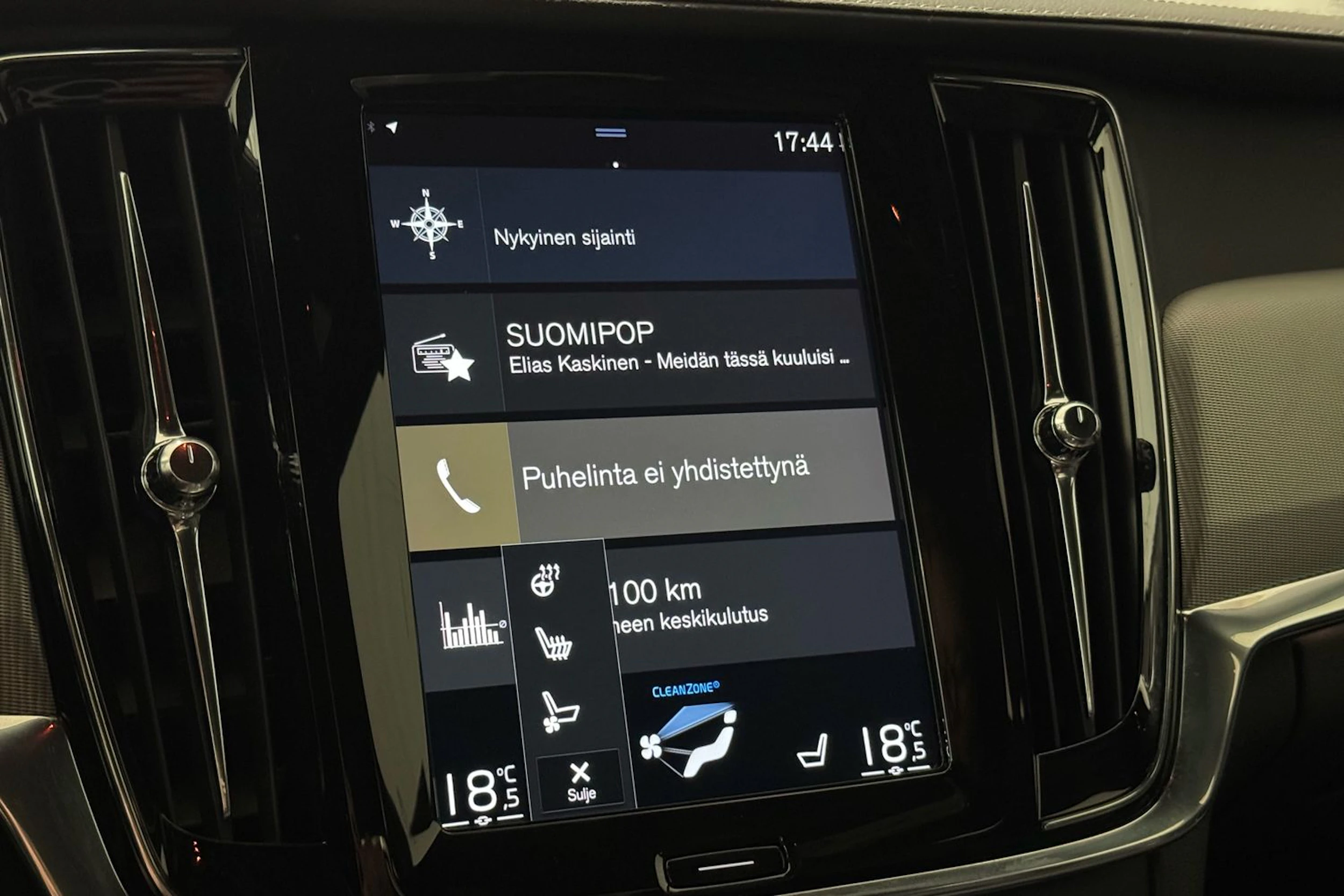 met. musta Volvo S90 2019 kuva 24.