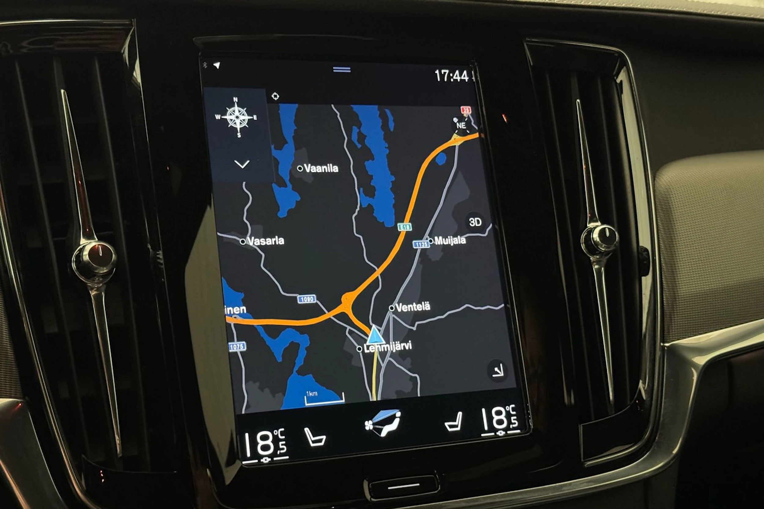 met. musta Volvo S90 2019 kuva 25.