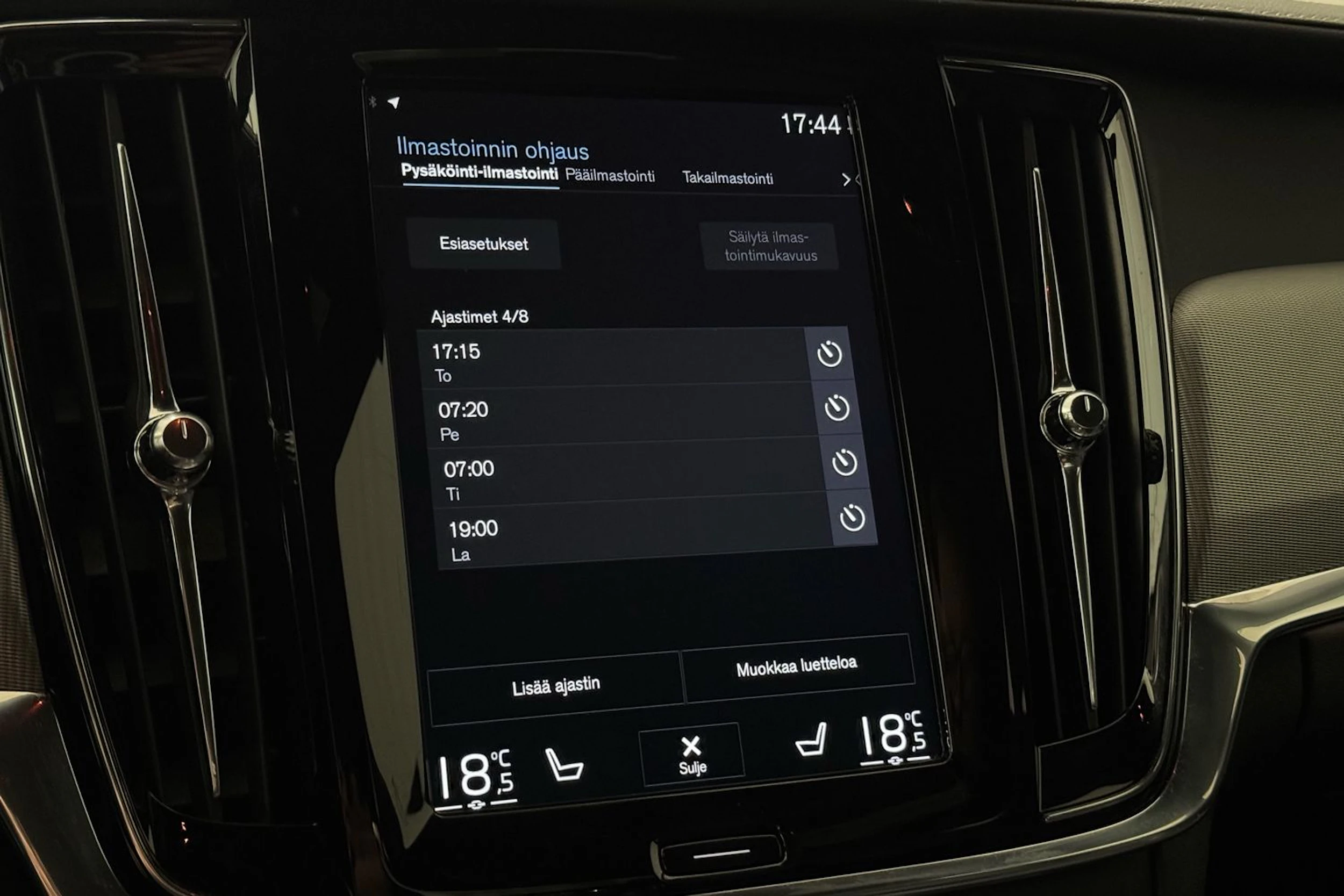 met. musta Volvo S90 2019 kuva 29.