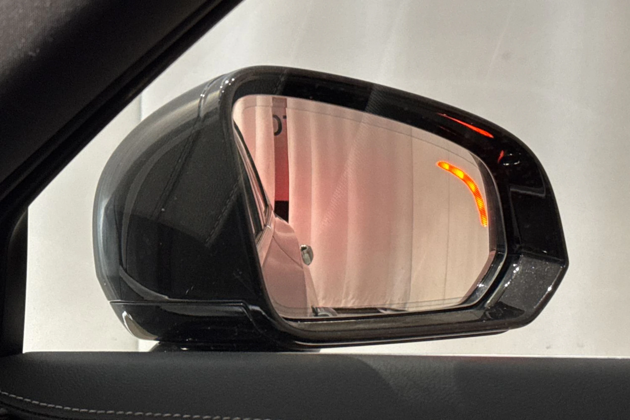 met. musta Volvo S90 2019 kuva 32.