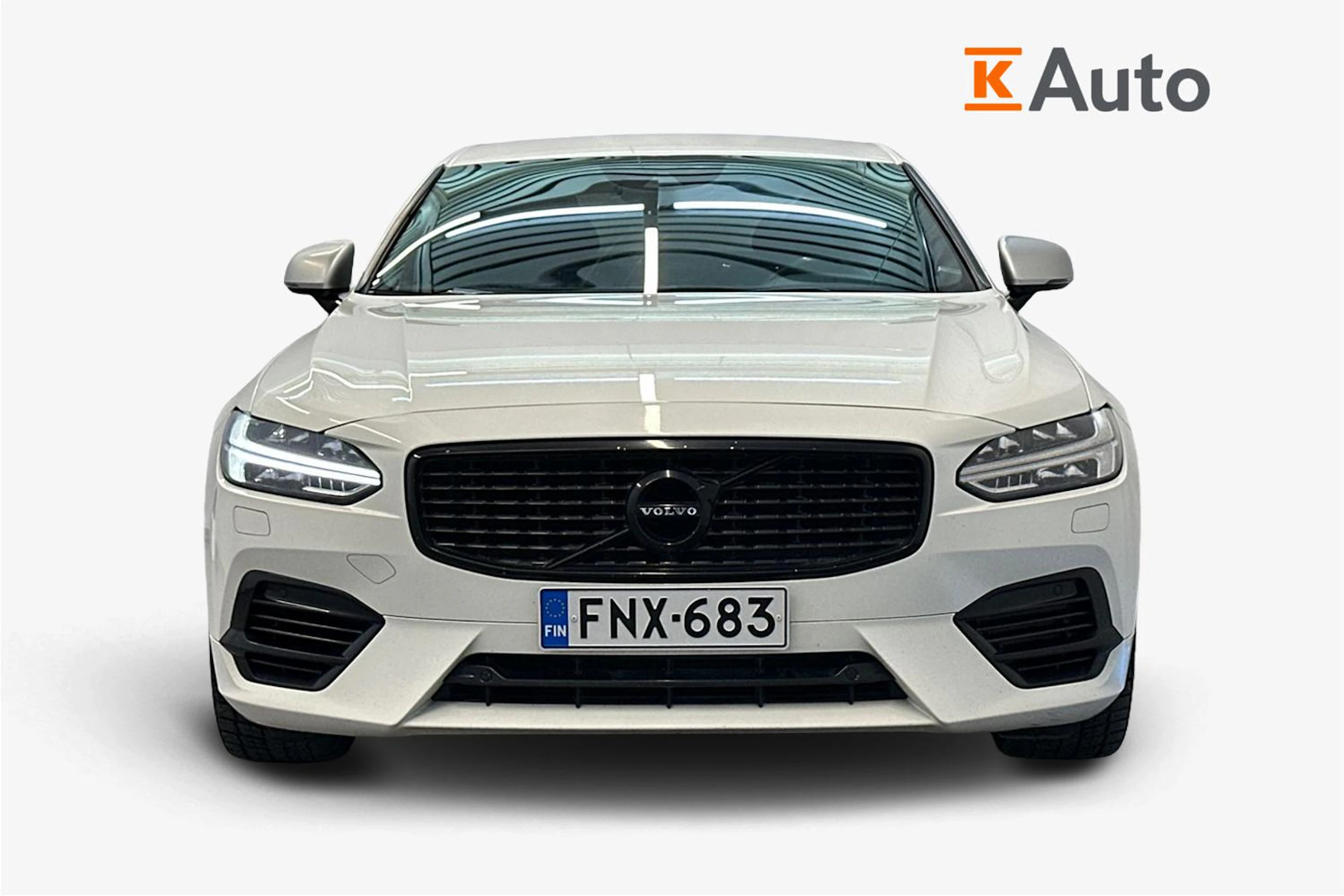 valkoinen Volvo S90 2019 kuva 4.