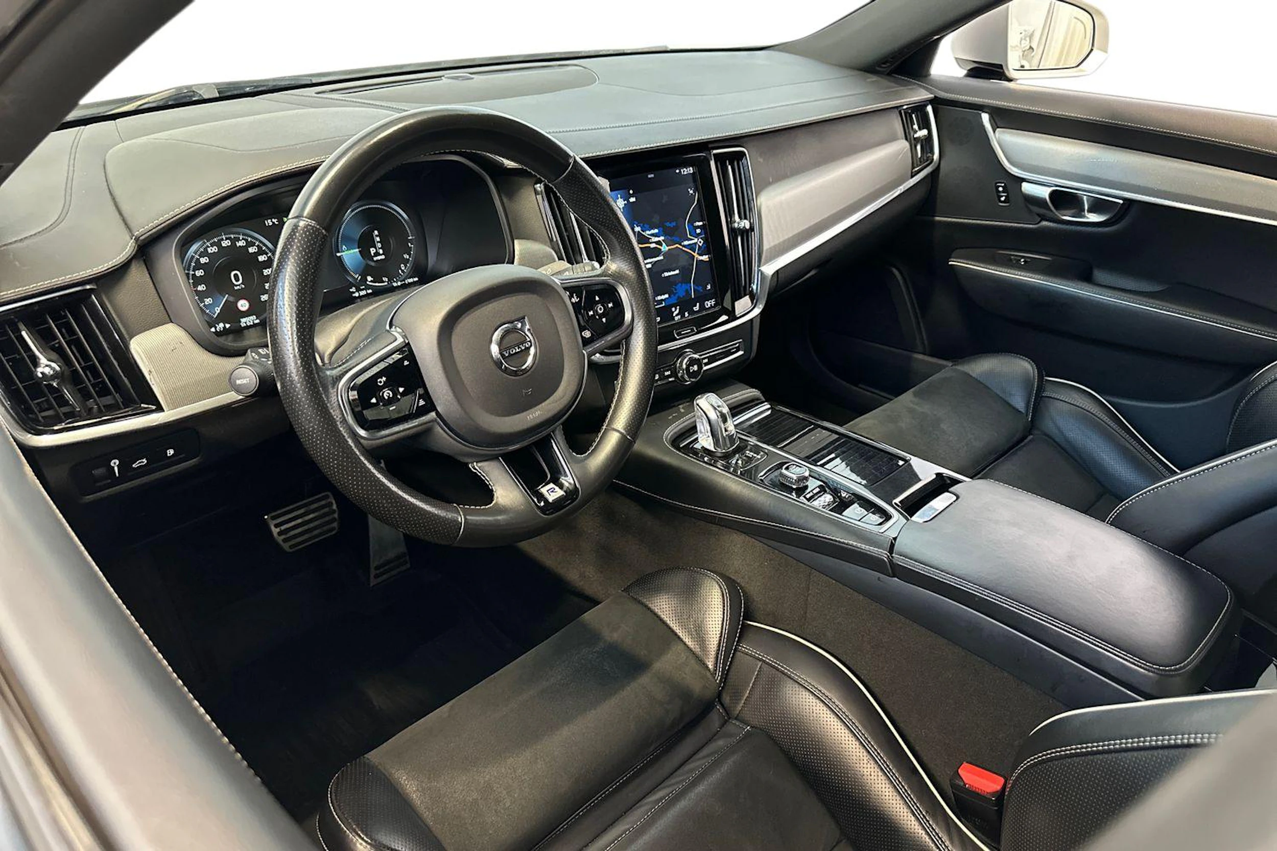 valkoinen Volvo S90 2019 kuva 6.