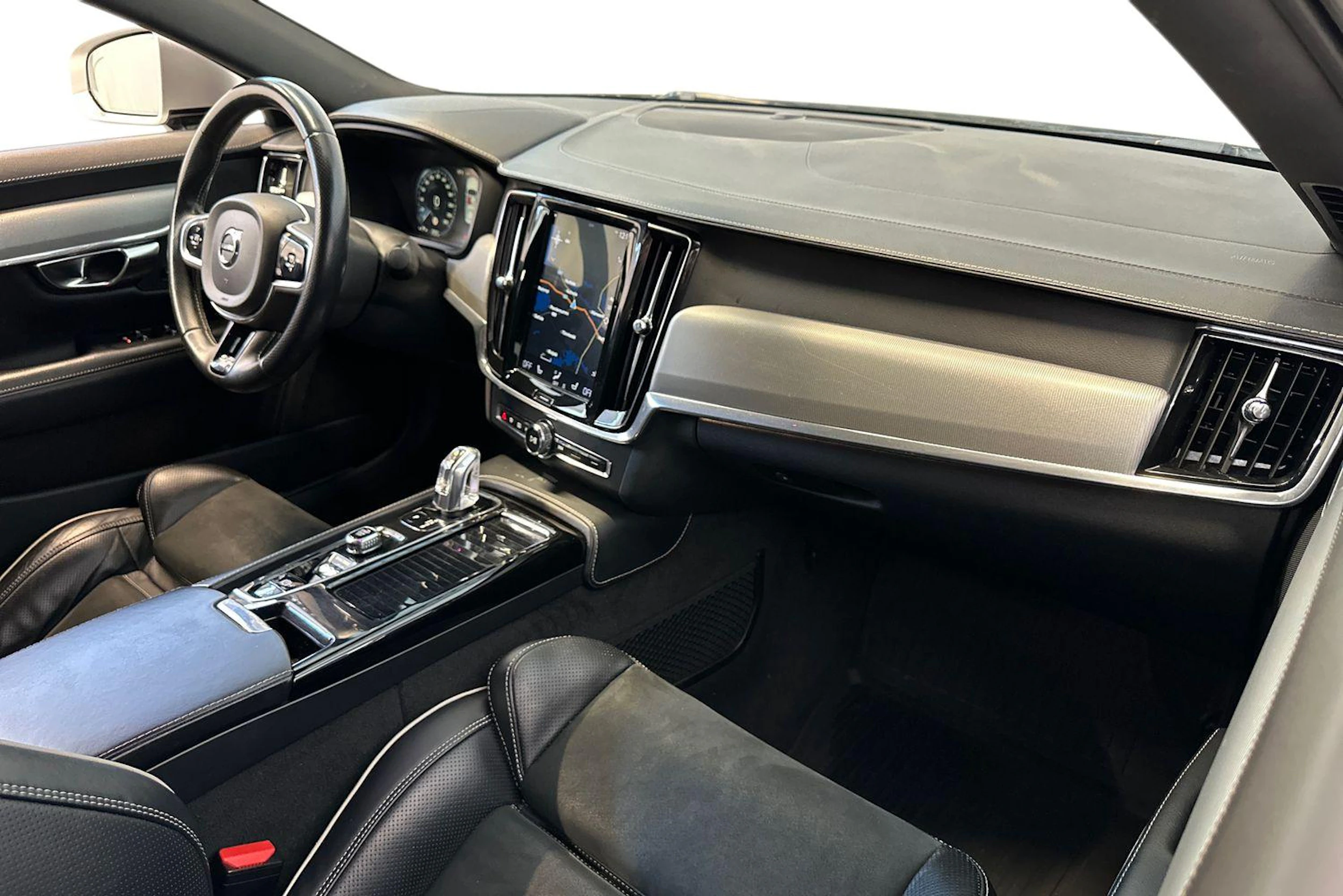 valkoinen Volvo S90 2019 kuva 7.