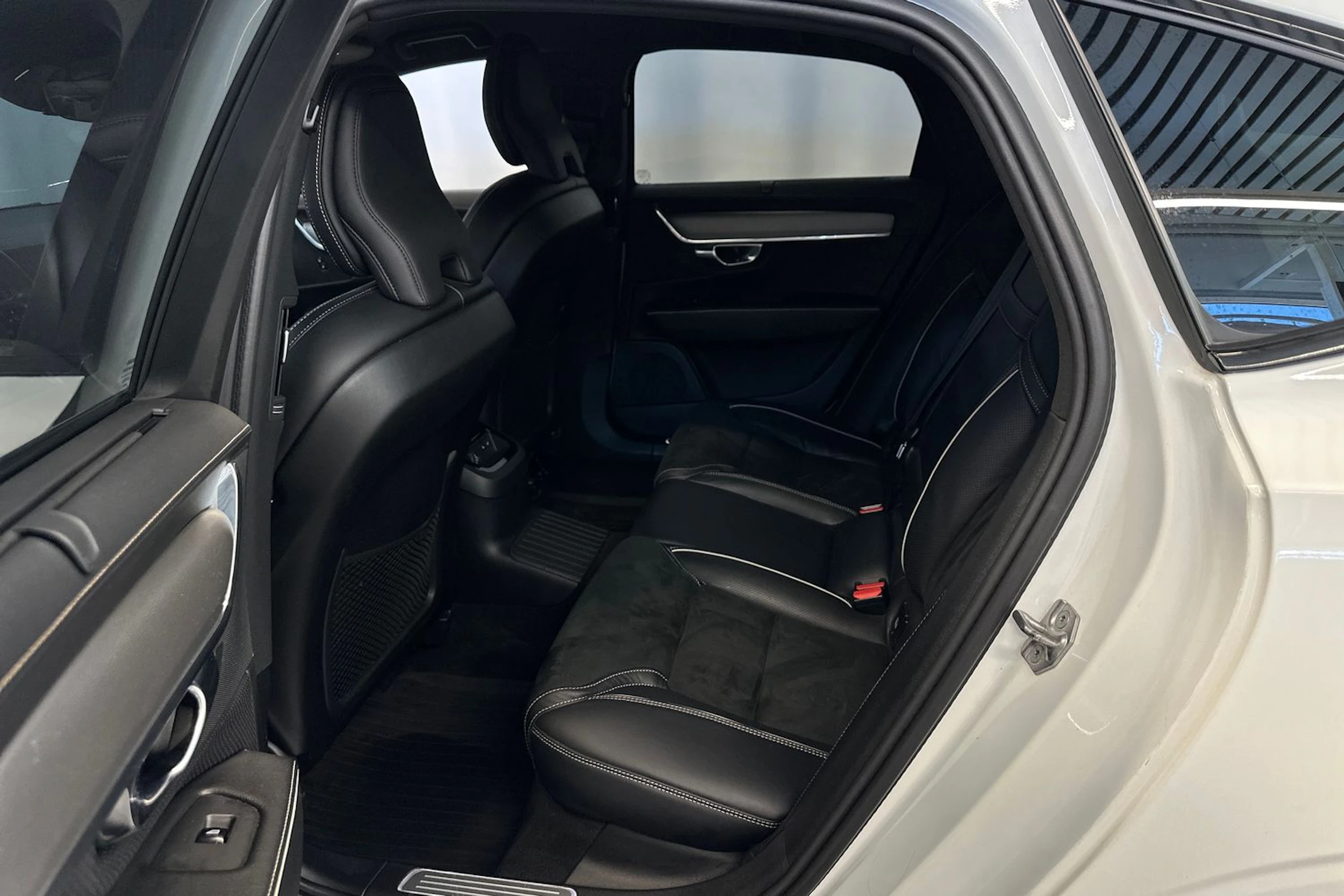 valkoinen Volvo S90 2019 kuva 10.
