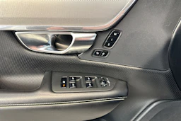 valkoinen Volvo S90 2019 kuva 13.