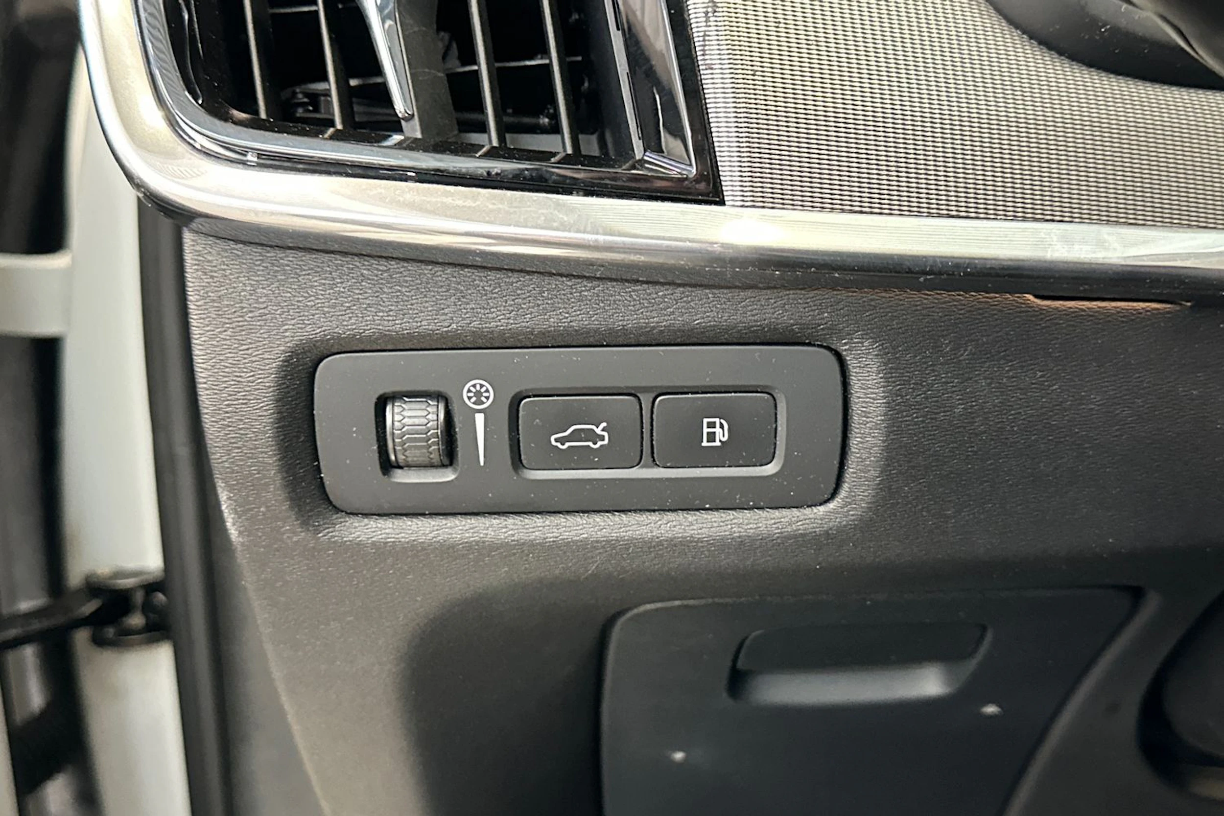 valkoinen Volvo S90 2019 kuva 14.