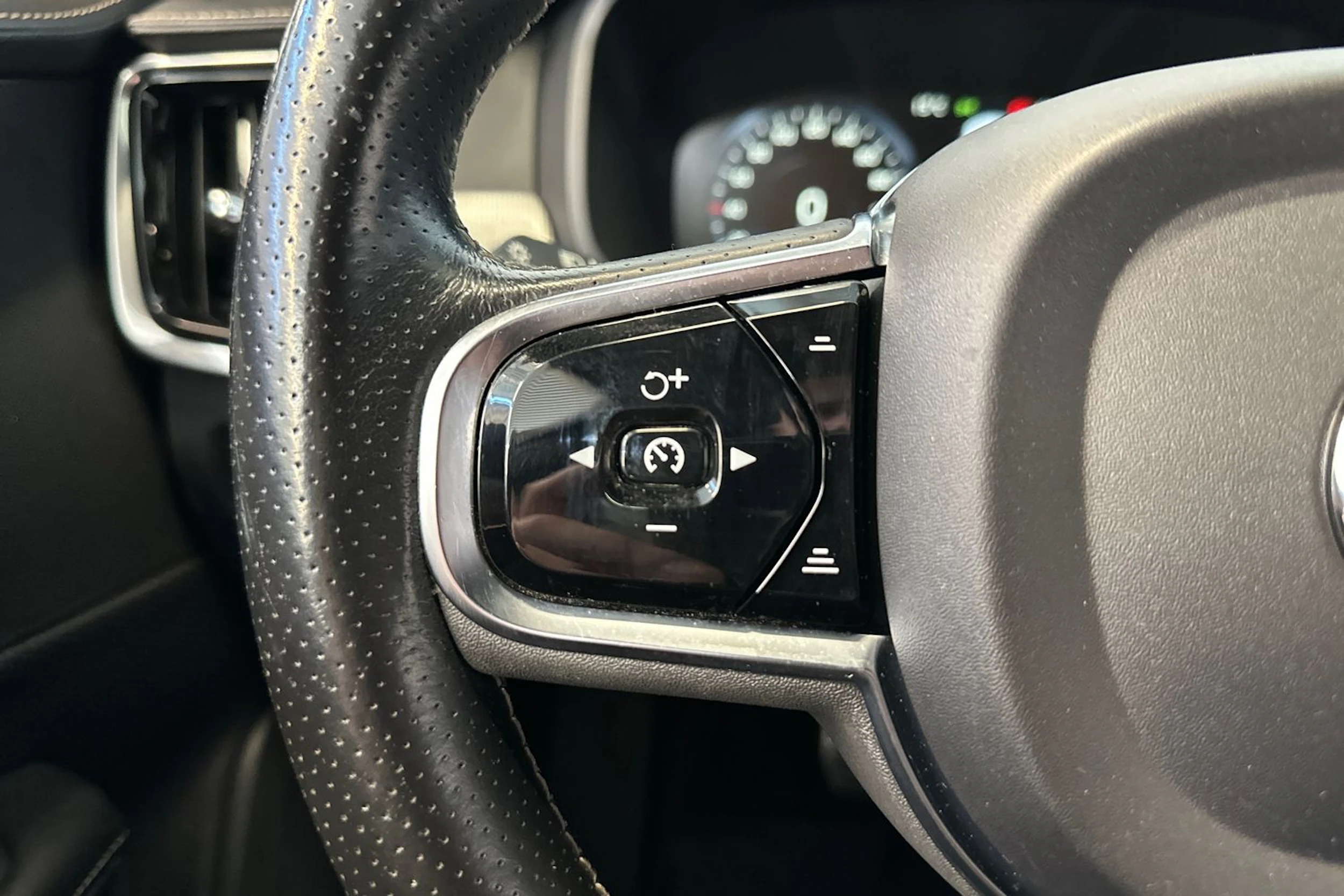 valkoinen Volvo S90 2019 kuva 15.