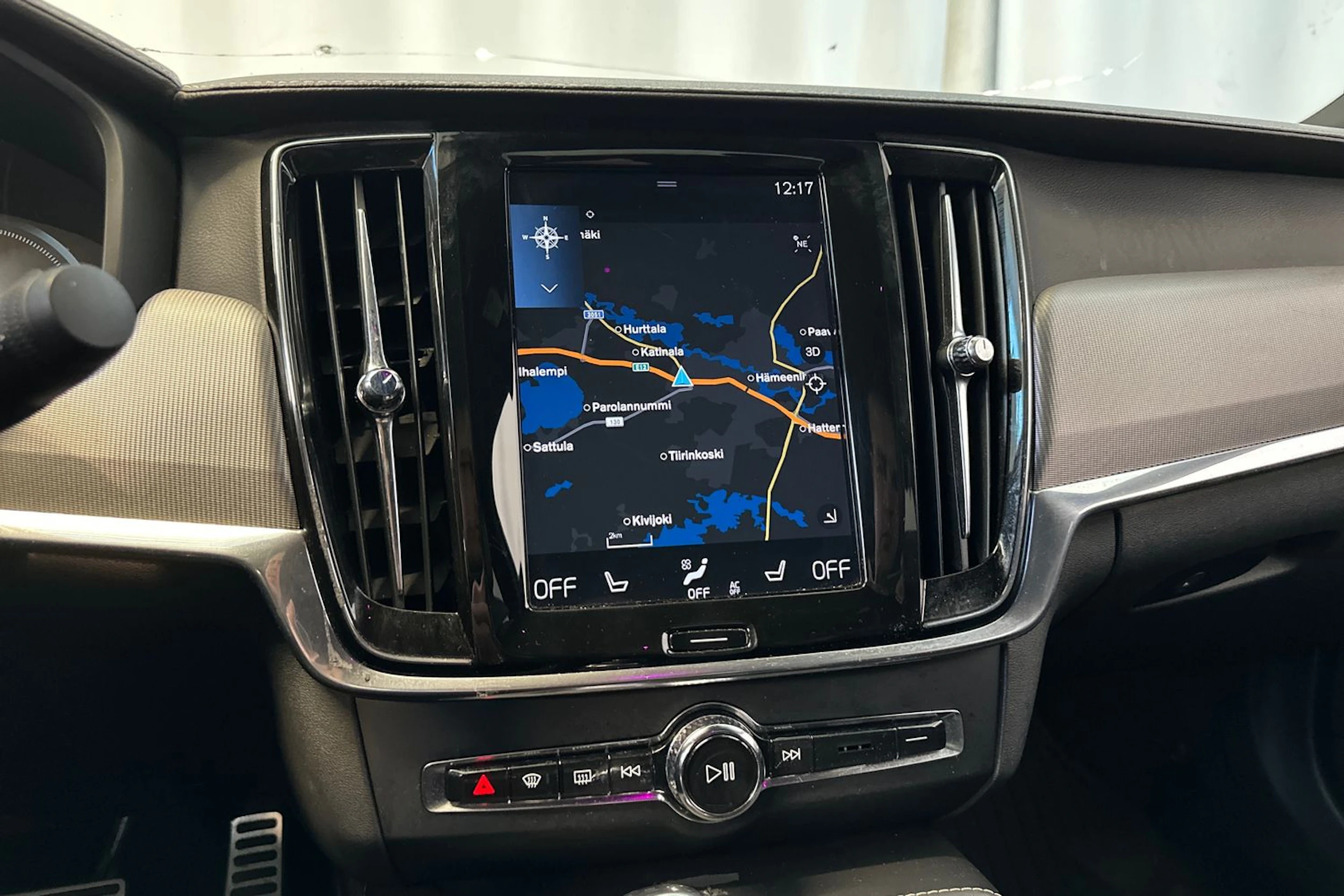 valkoinen Volvo S90 2019 kuva 18.