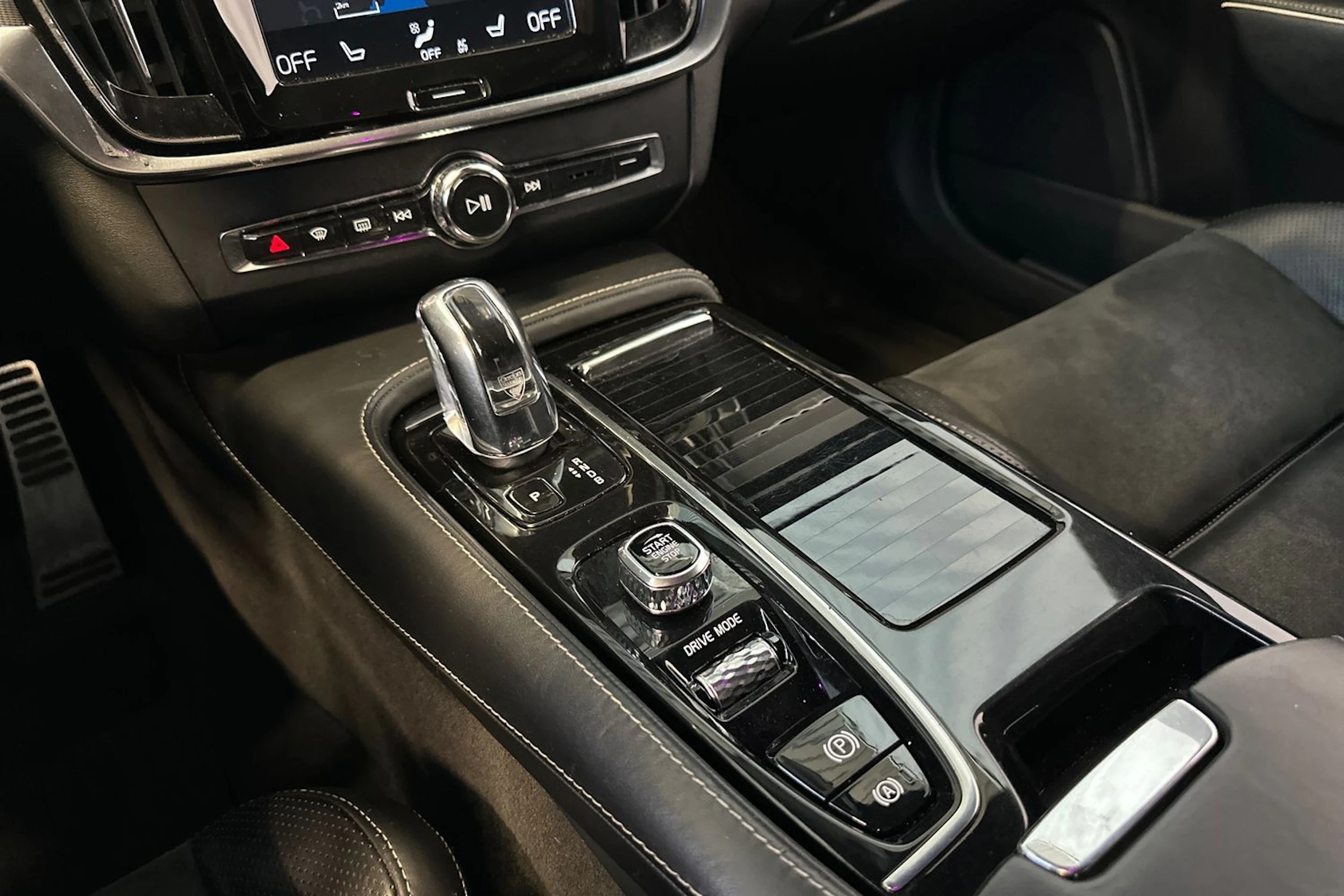 valkoinen Volvo S90 2019 kuva 19.