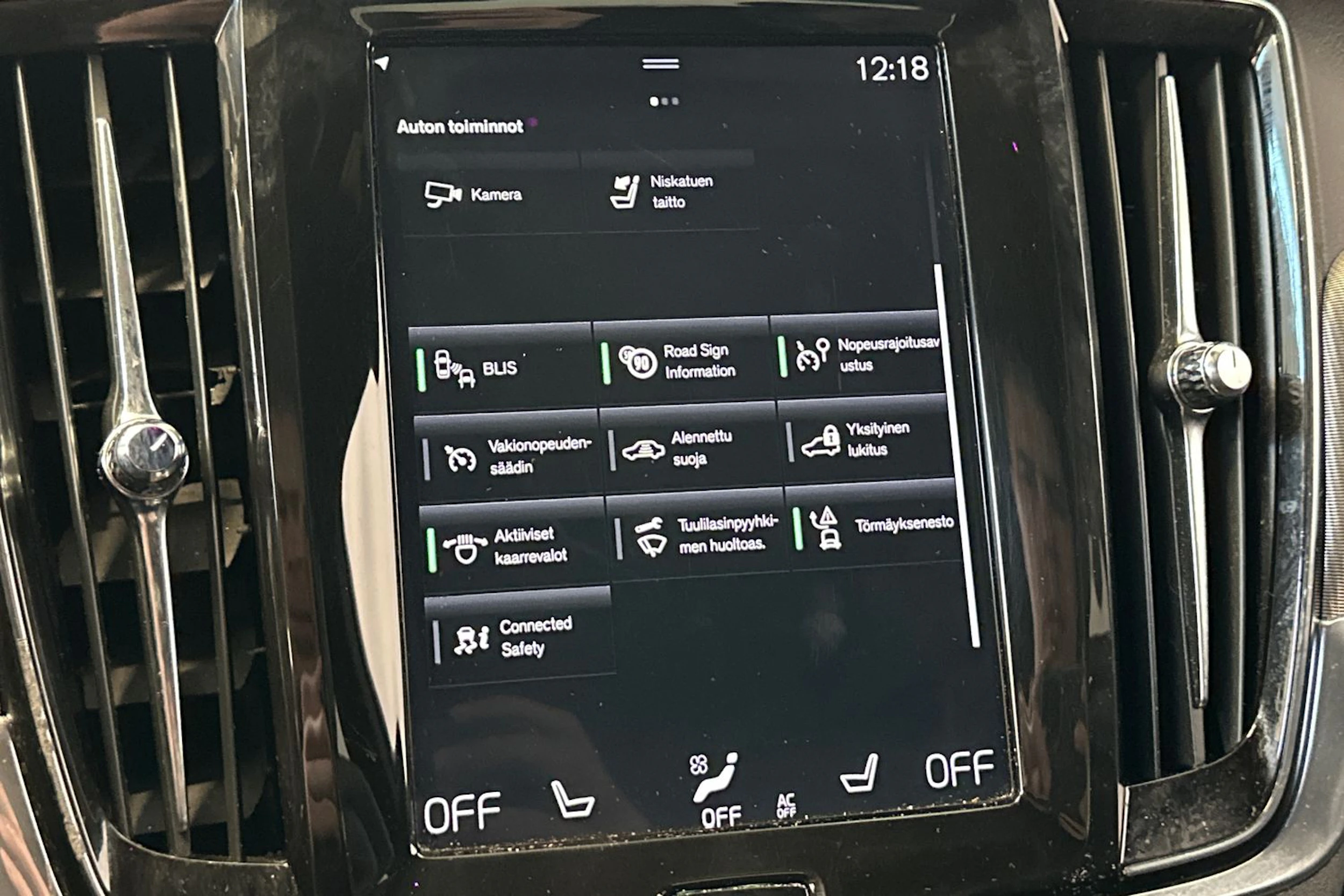 valkoinen Volvo S90 2019 kuva 21.