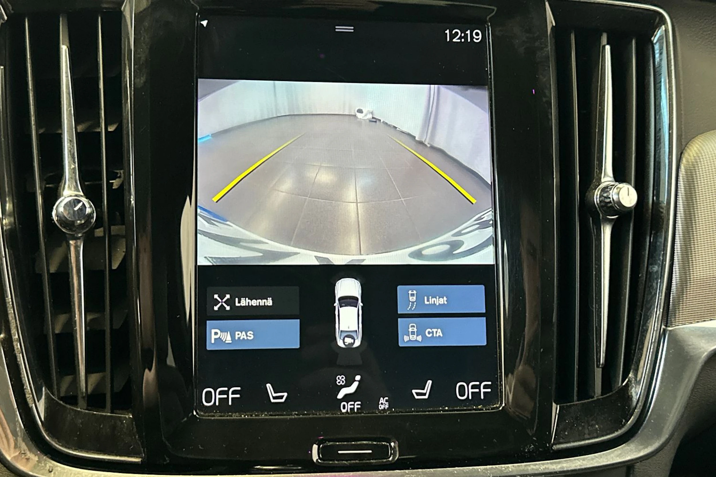 valkoinen Volvo S90 2019 kuva 22.