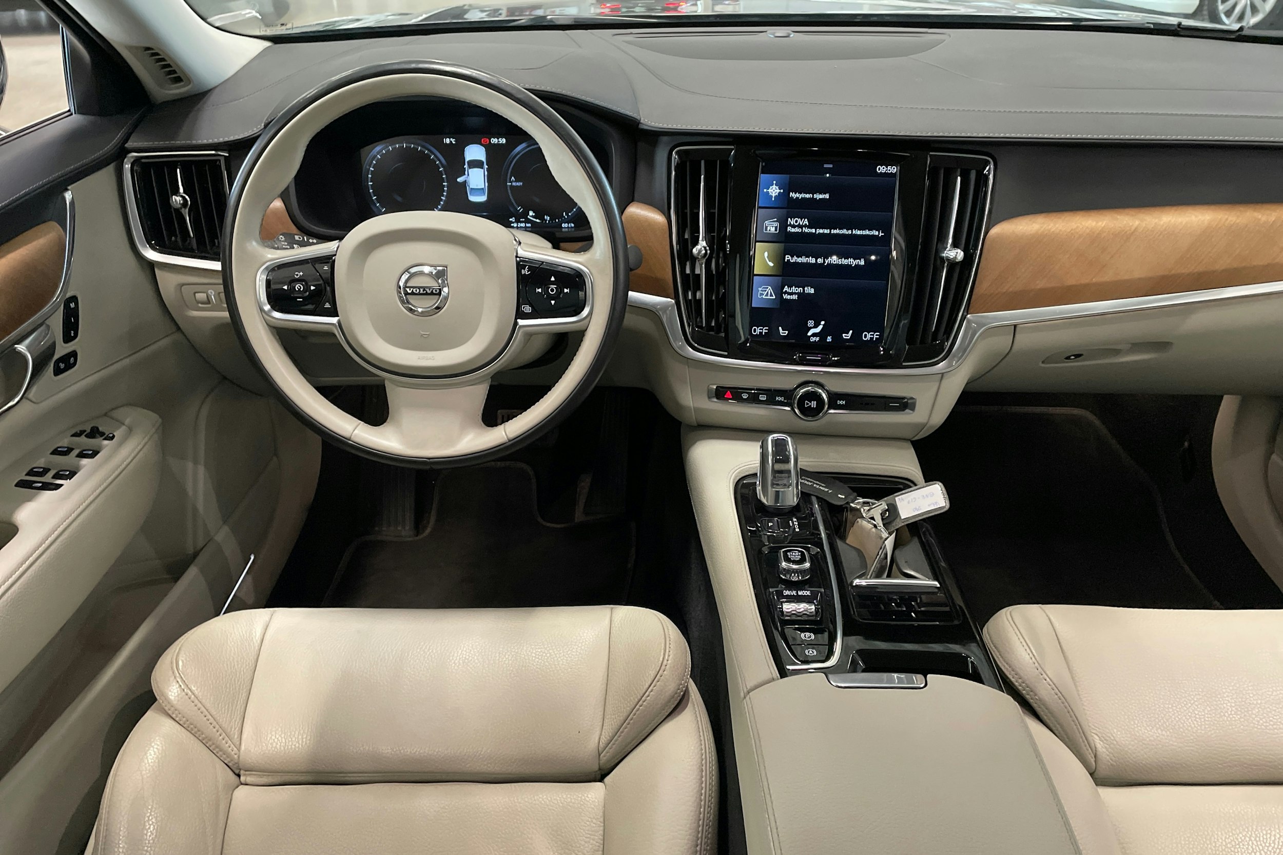 musta Volvo S90 2019 kuva 7.