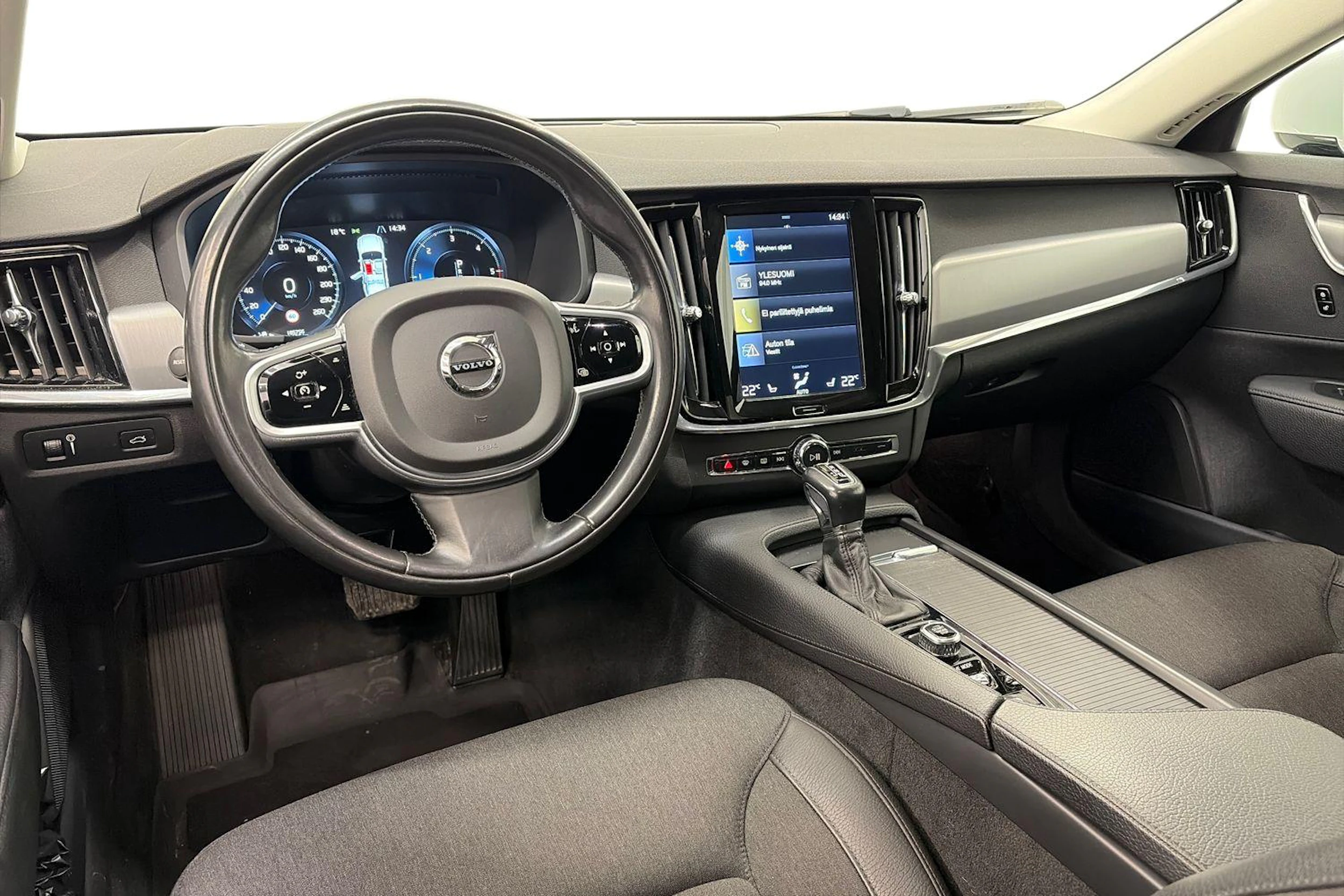 valkoinen Volvo S90 2019 kuva 6.