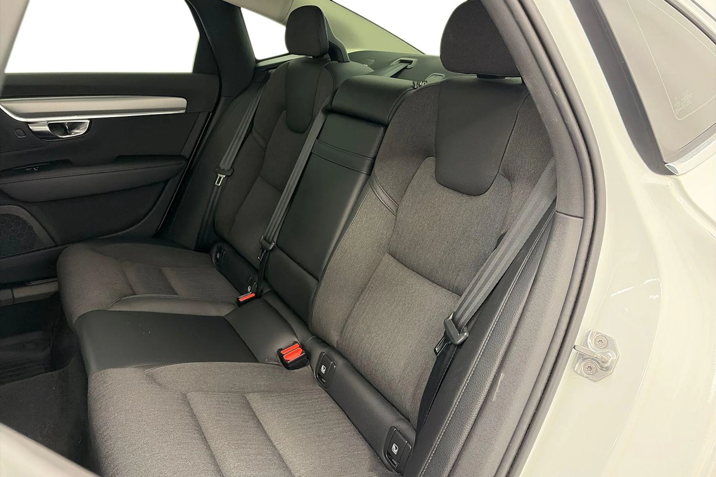 valkoinen Volvo S90 2019 kuva 8.