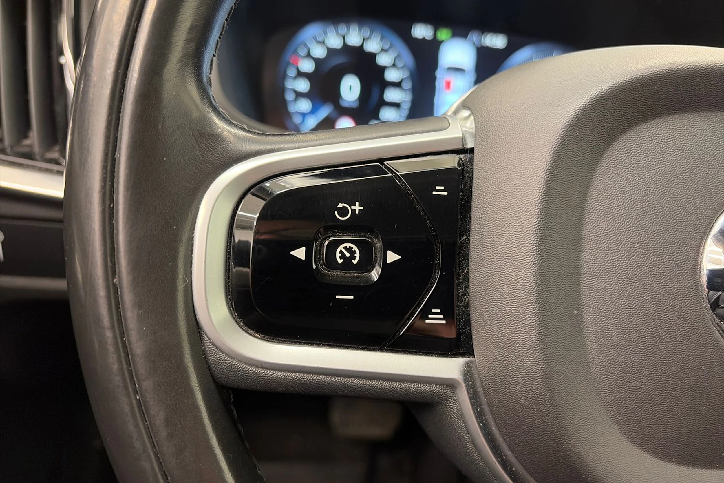 valkoinen Volvo S90 2019 kuva 15.