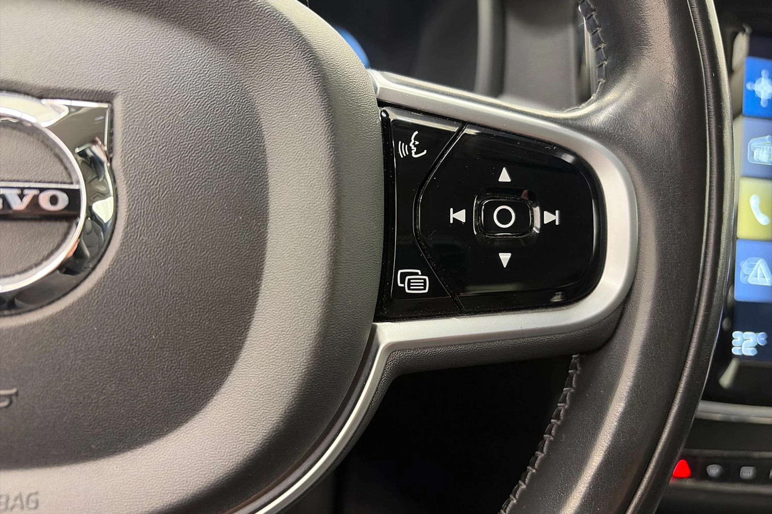 valkoinen Volvo S90 2019 kuva 16.