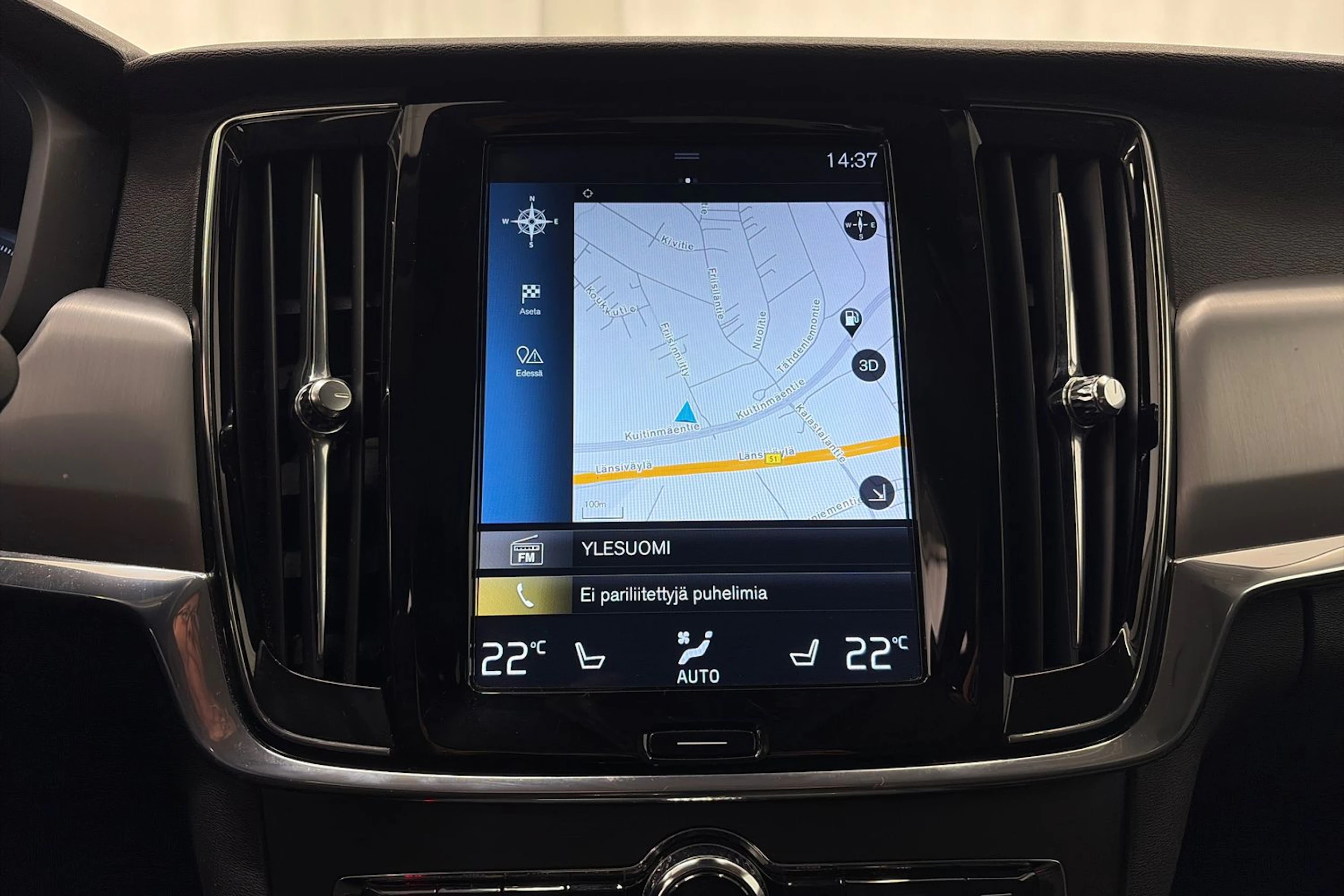 valkoinen Volvo S90 2019 kuva 17.