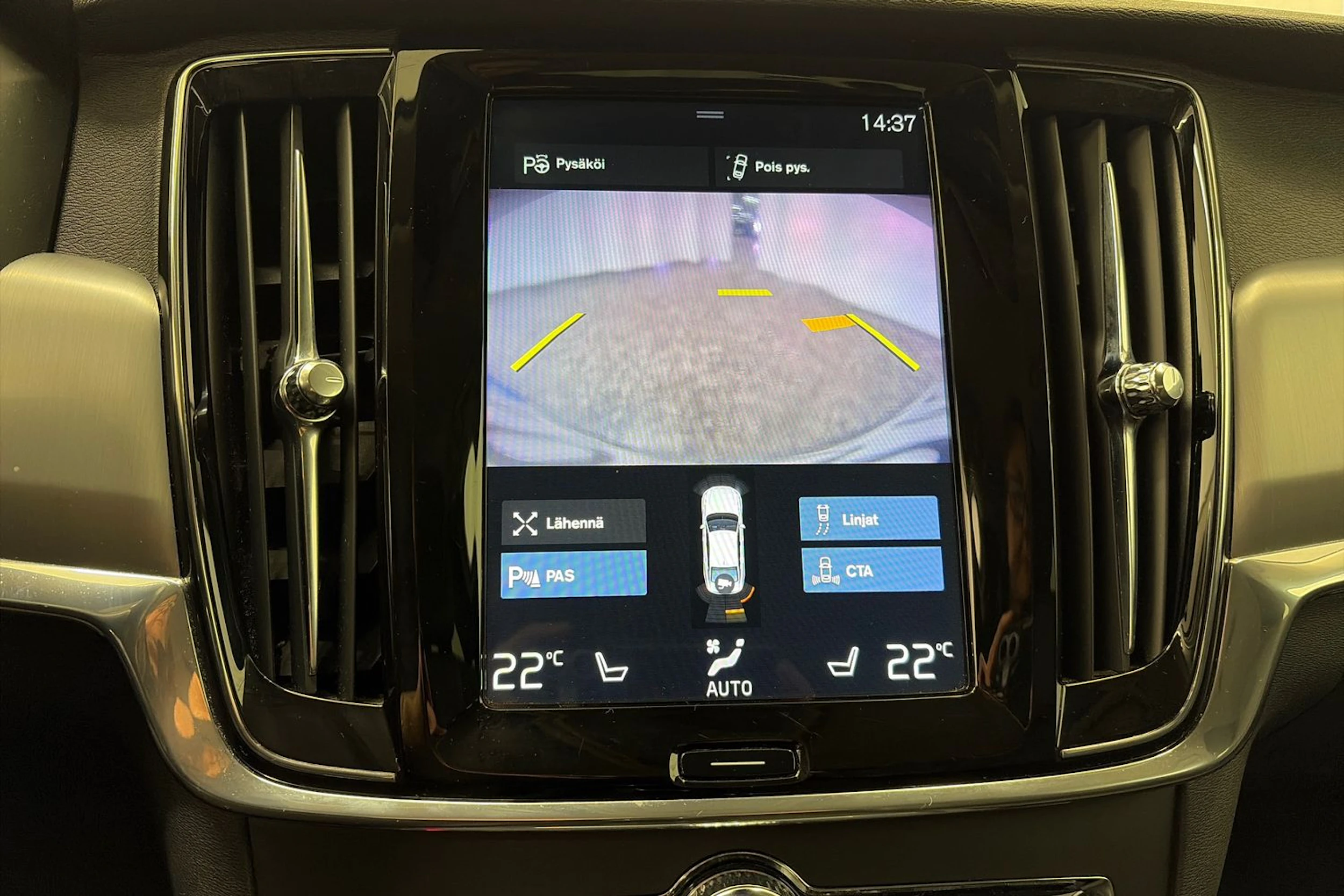 valkoinen Volvo S90 2019 kuva 18.