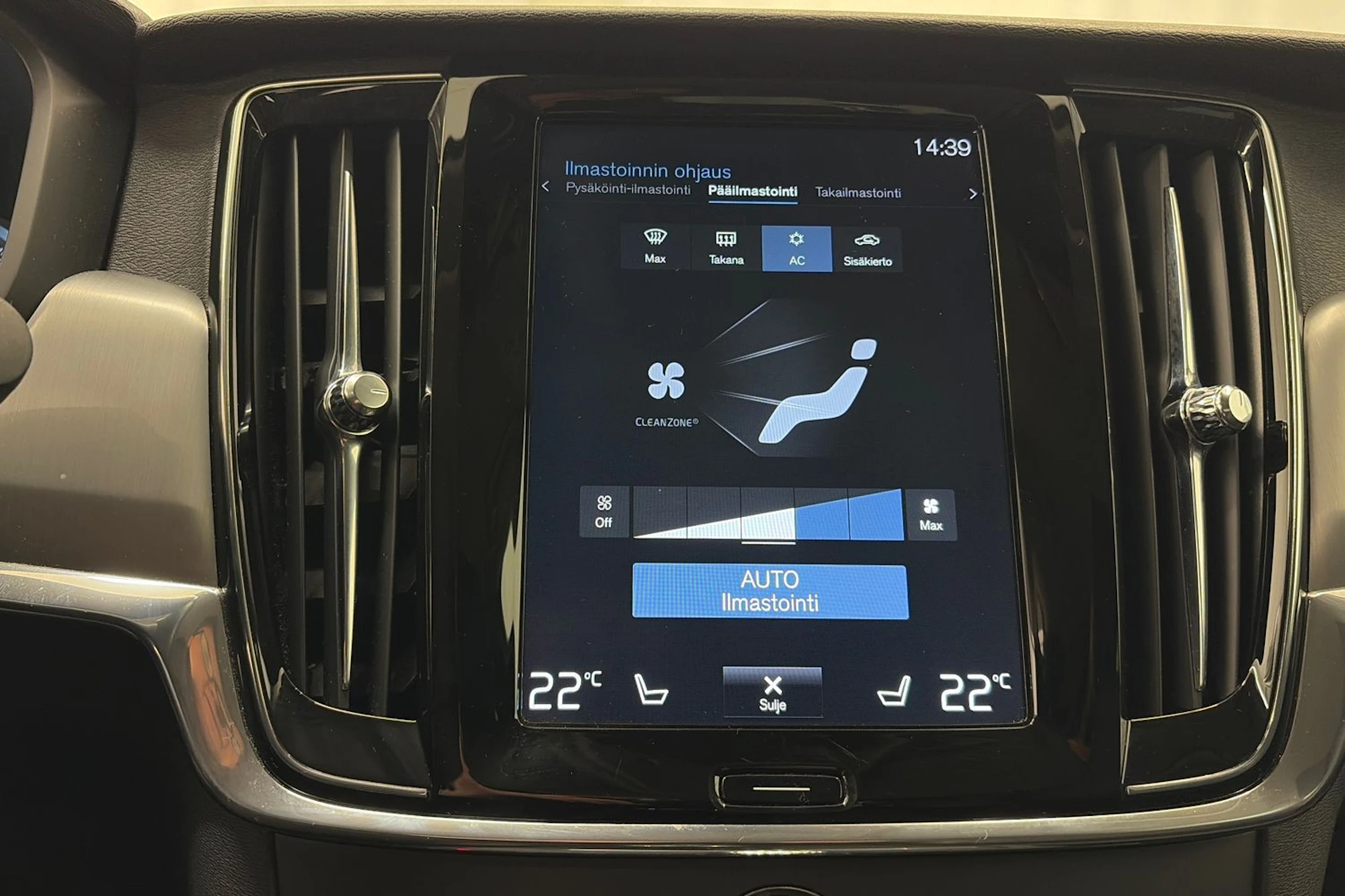 valkoinen Volvo S90 2019 kuva 24.