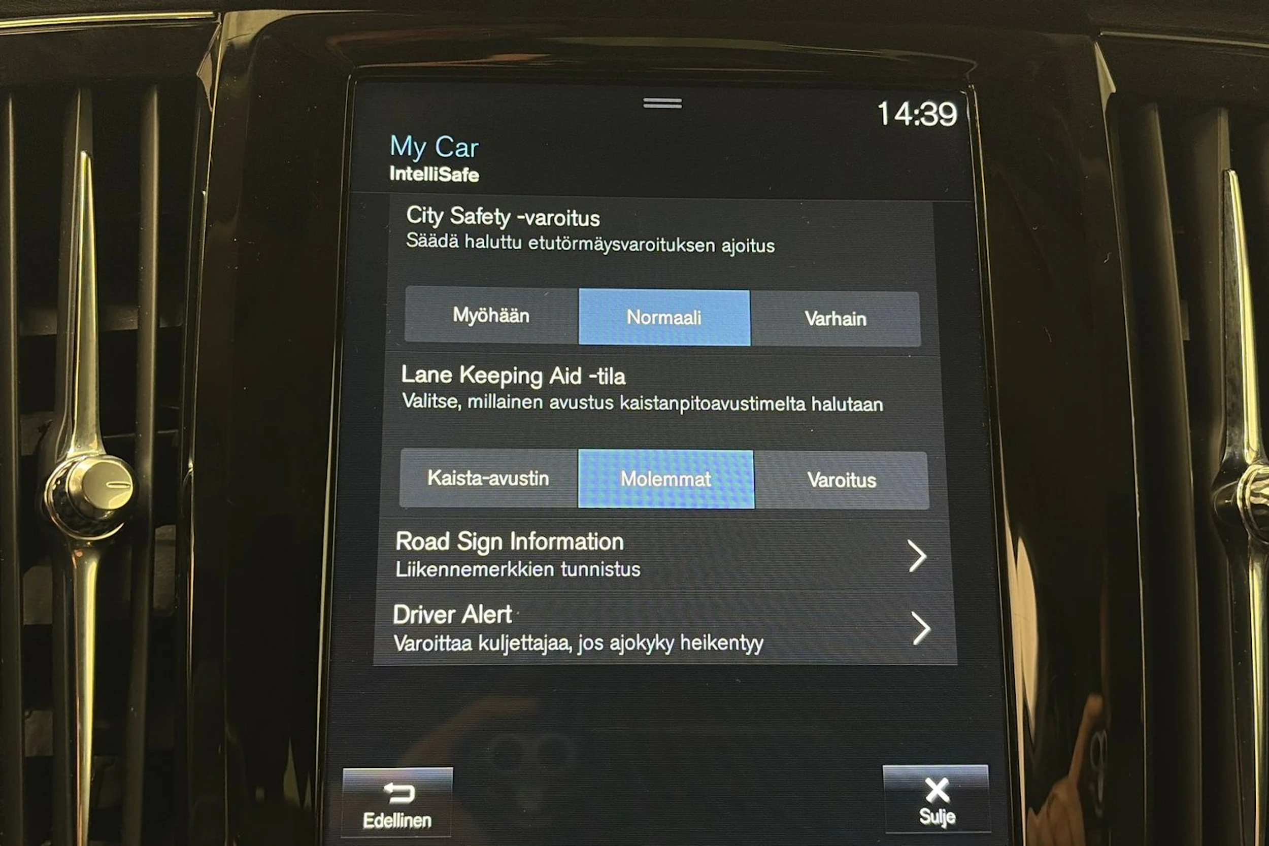 valkoinen Volvo S90 2019 kuva 26.