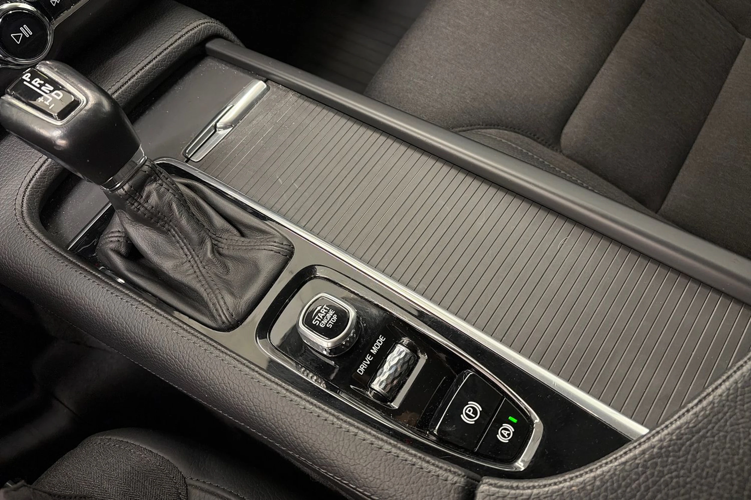 valkoinen Volvo S90 2019 kuva 27.