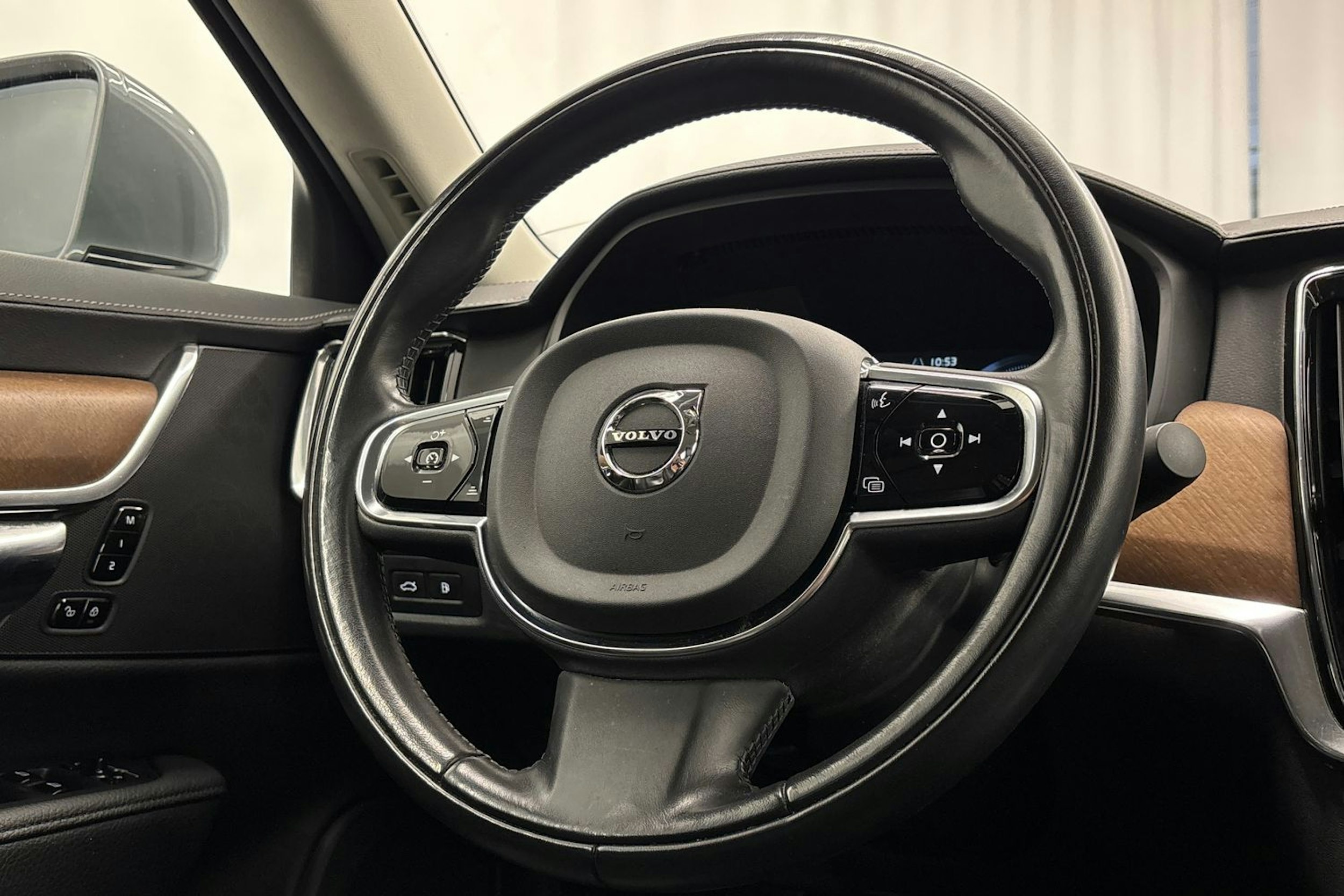 harmaa Volvo S90 2019 kuva 17.