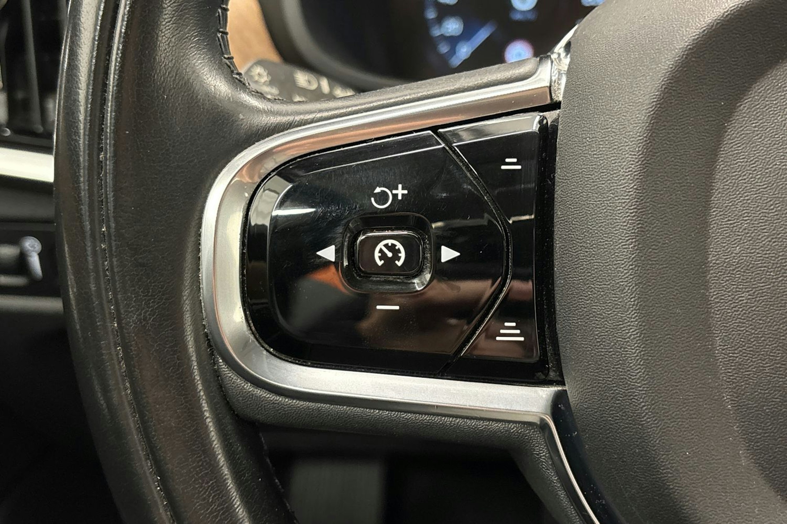 harmaa Volvo S90 2019 kuva 18.