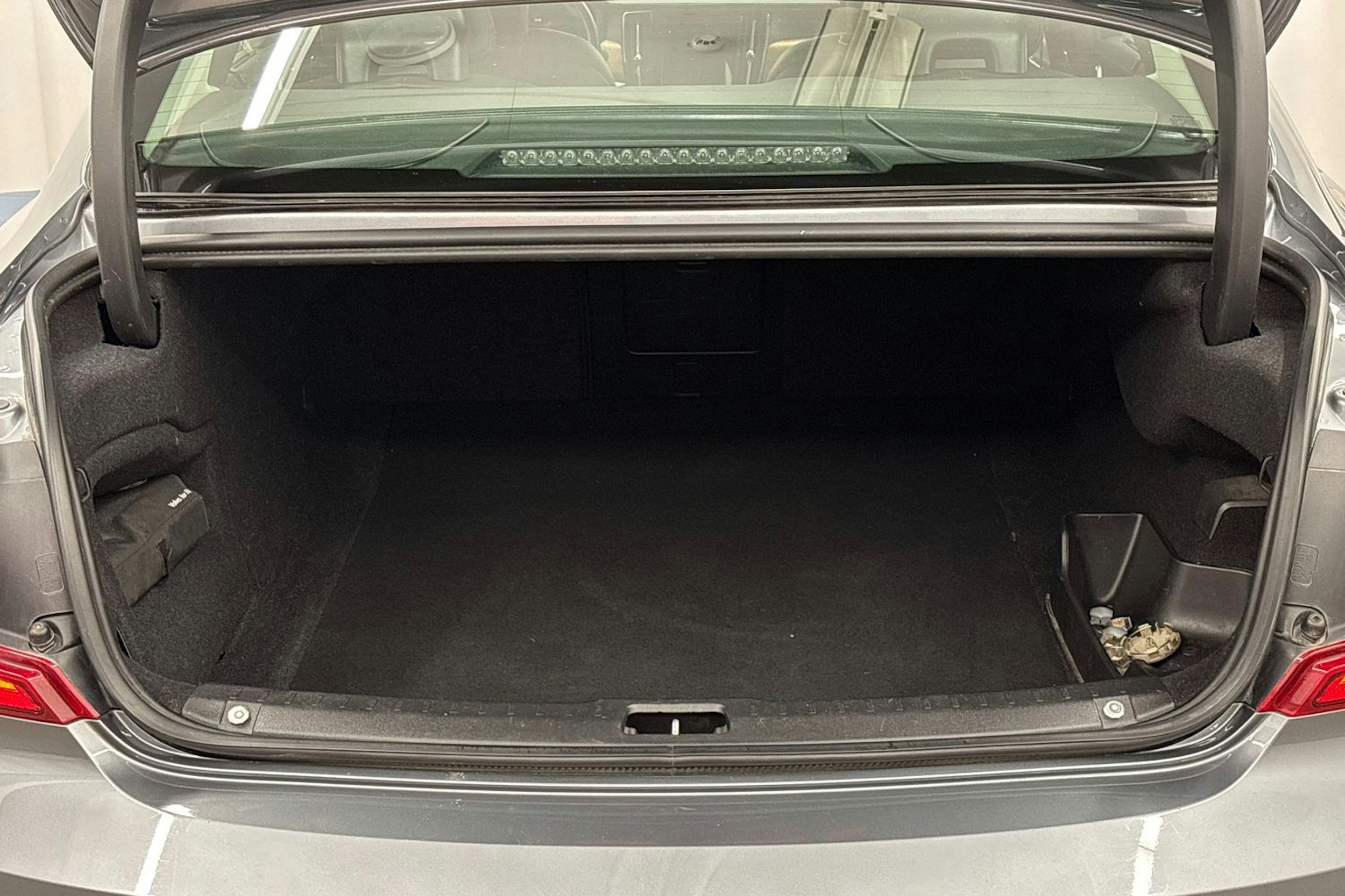 harmaa Volvo S90 2019 kuva 24.