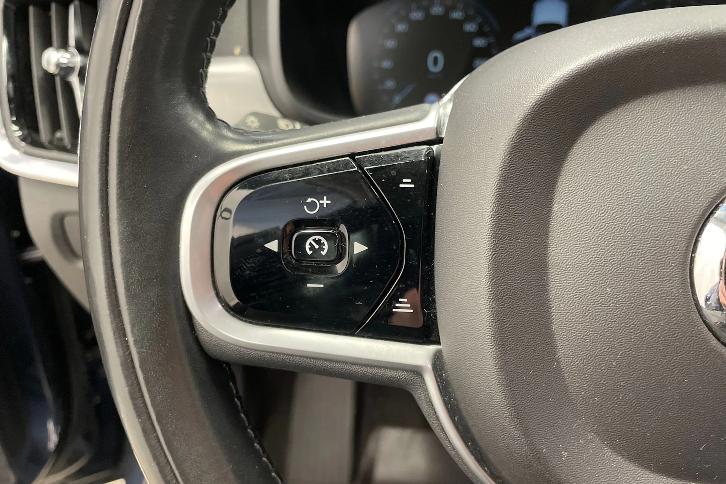 Sininen Volvo S90 2019 kuva 17.
