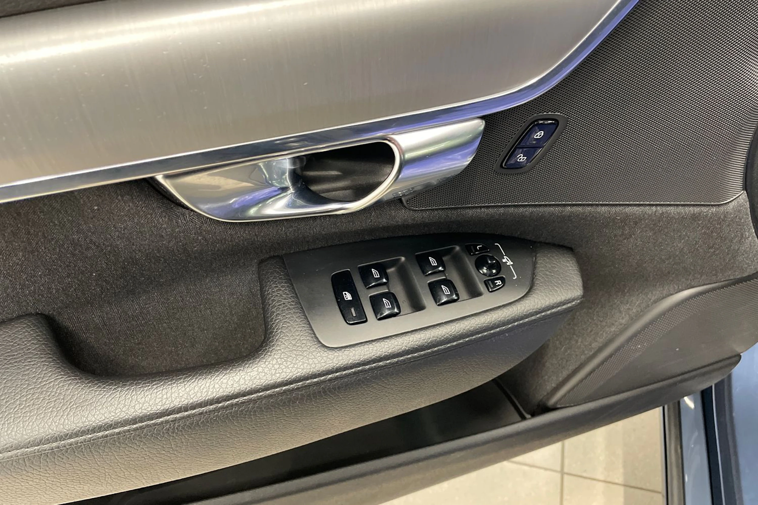 Sininen Volvo S90 2019 kuva 19.