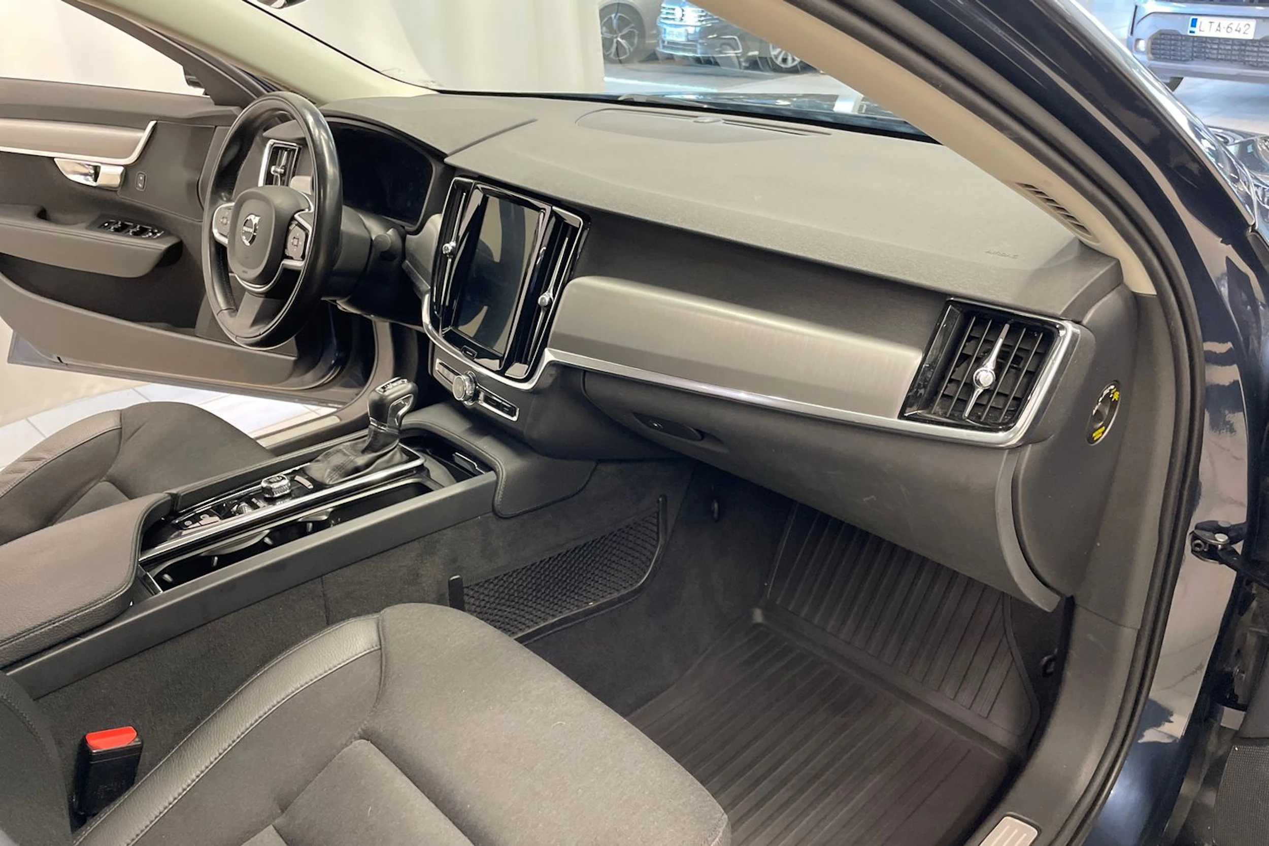 Sininen Volvo S90 2019 kuva 23.