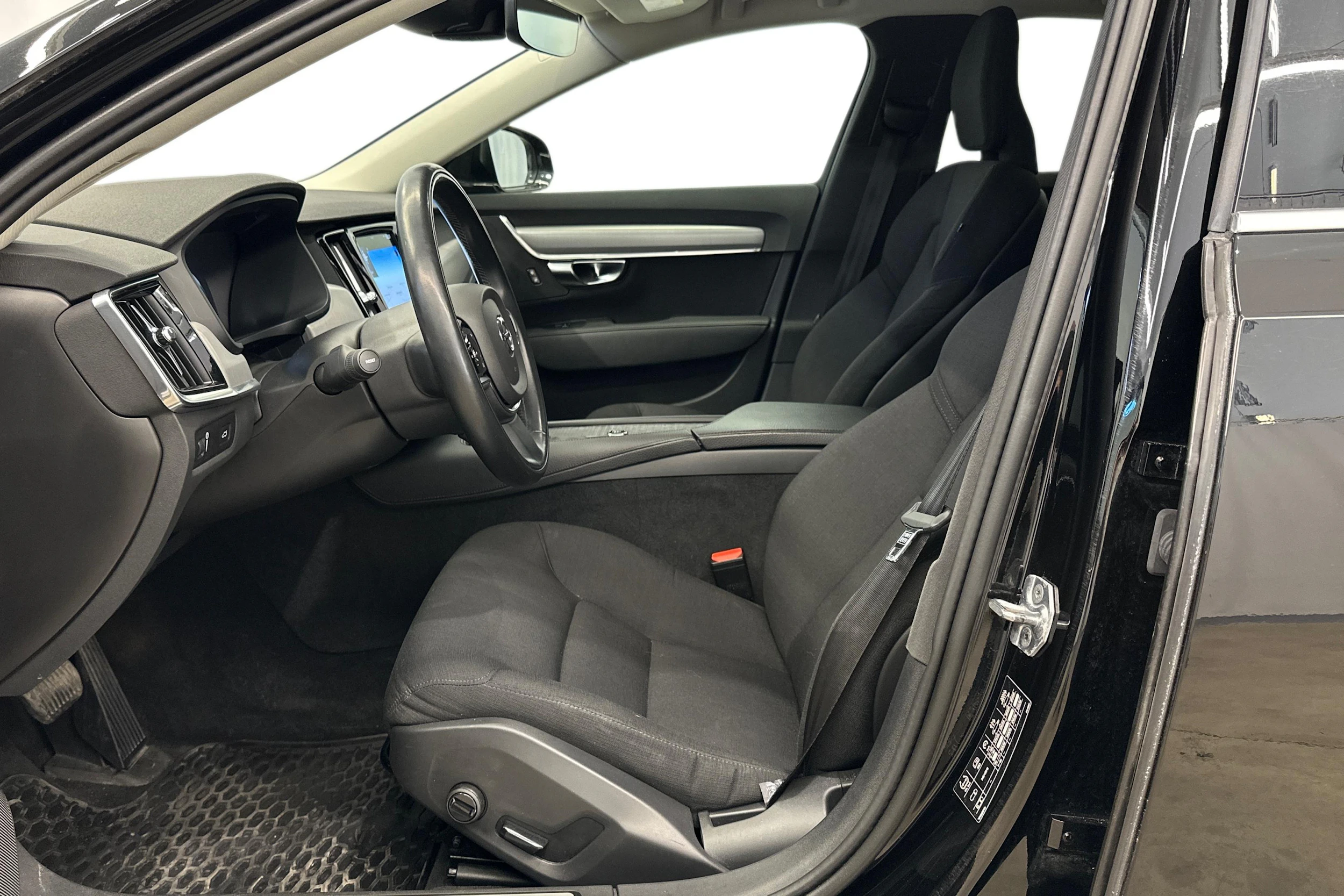 musta Volvo S90 2019 kuva 8.