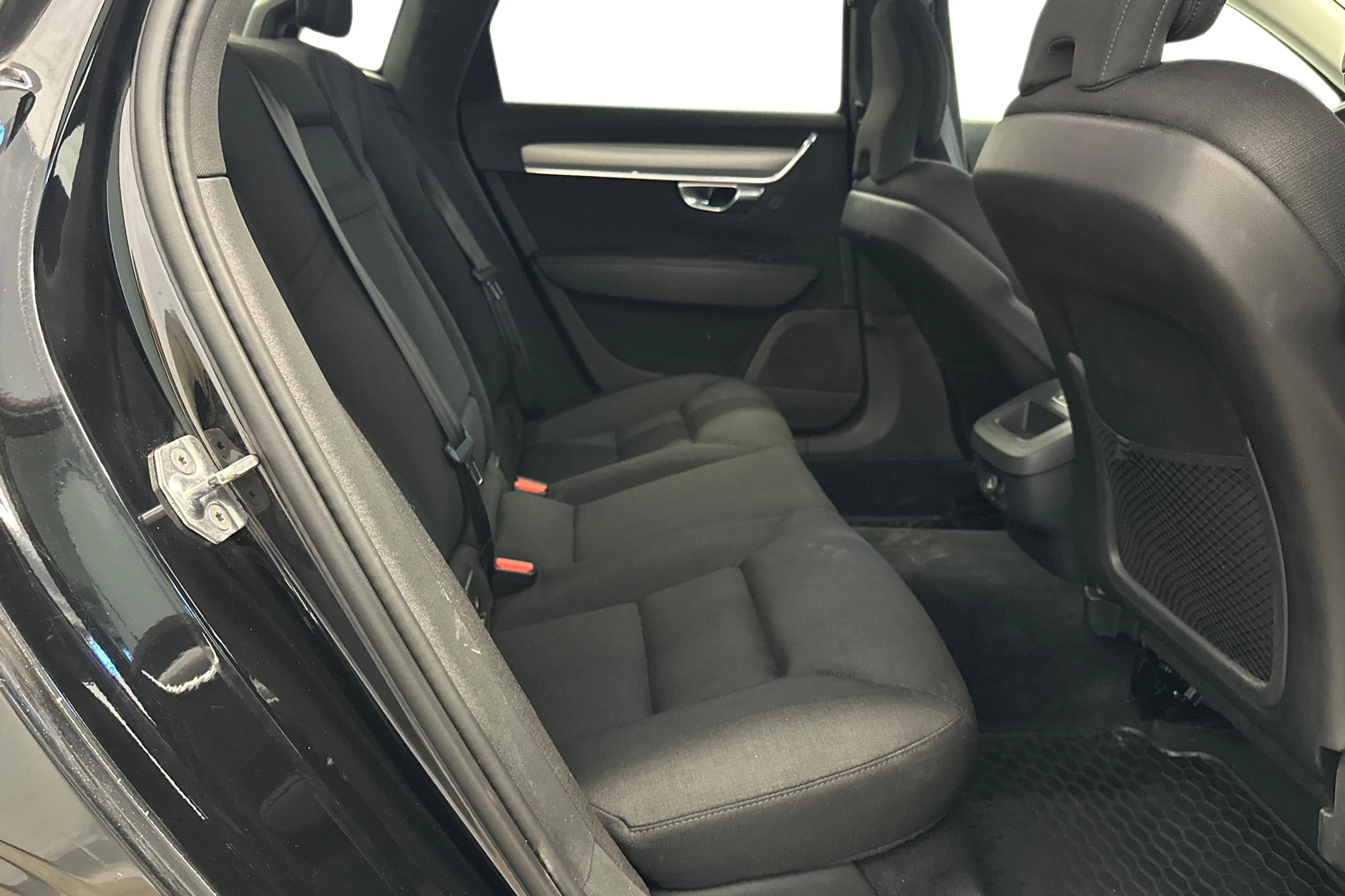 musta Volvo S90 2019 kuva 11.