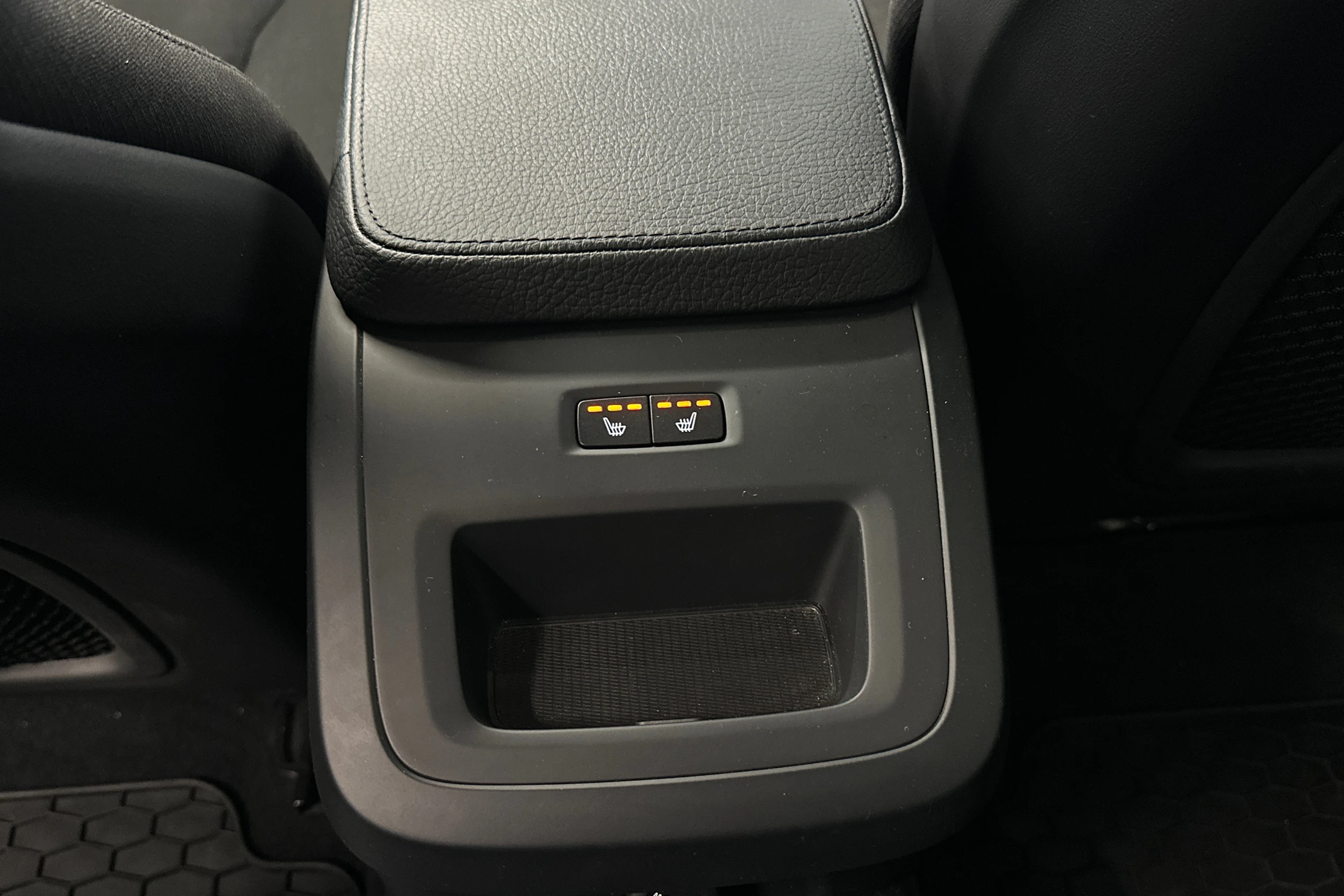 musta Volvo S90 2019 kuva 16.