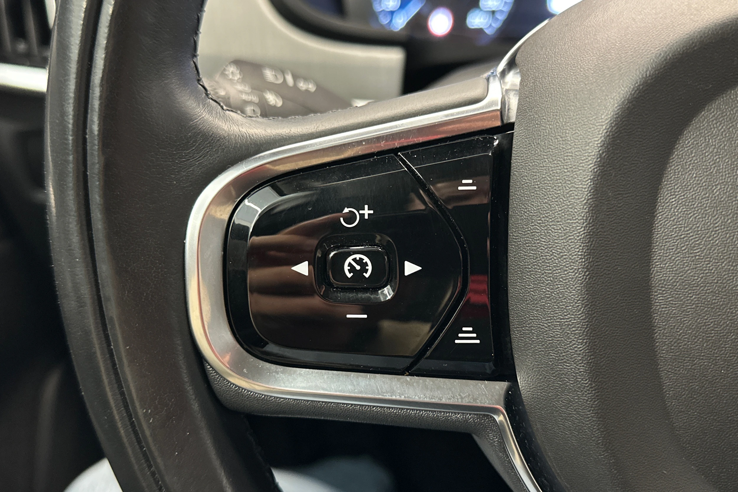 musta Volvo S90 2019 kuva 17.