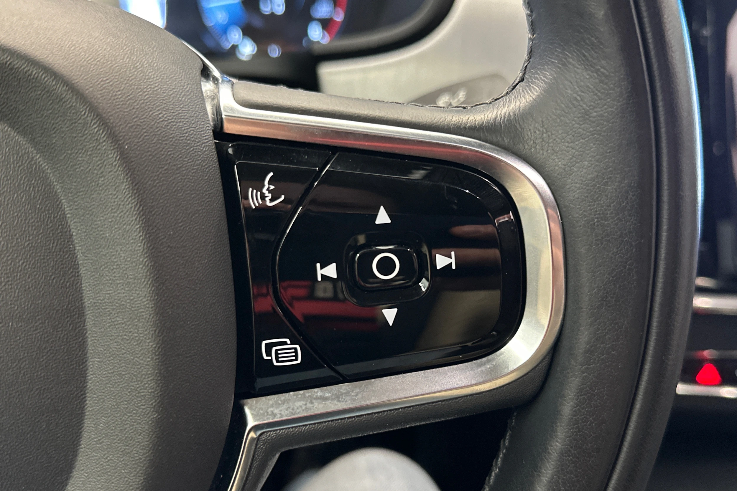 musta Volvo S90 2019 kuva 18.