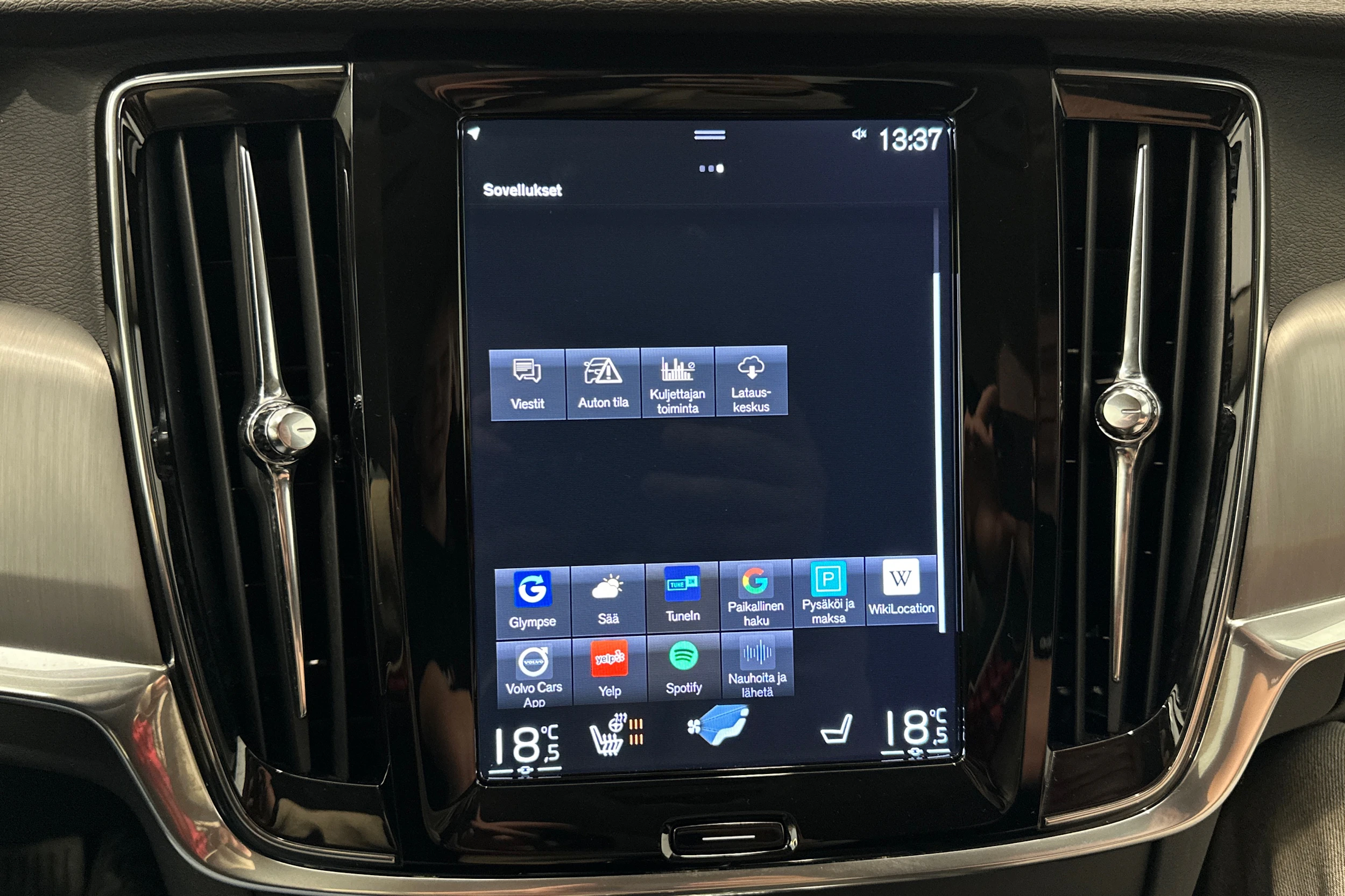 musta Volvo S90 2019 kuva 20.