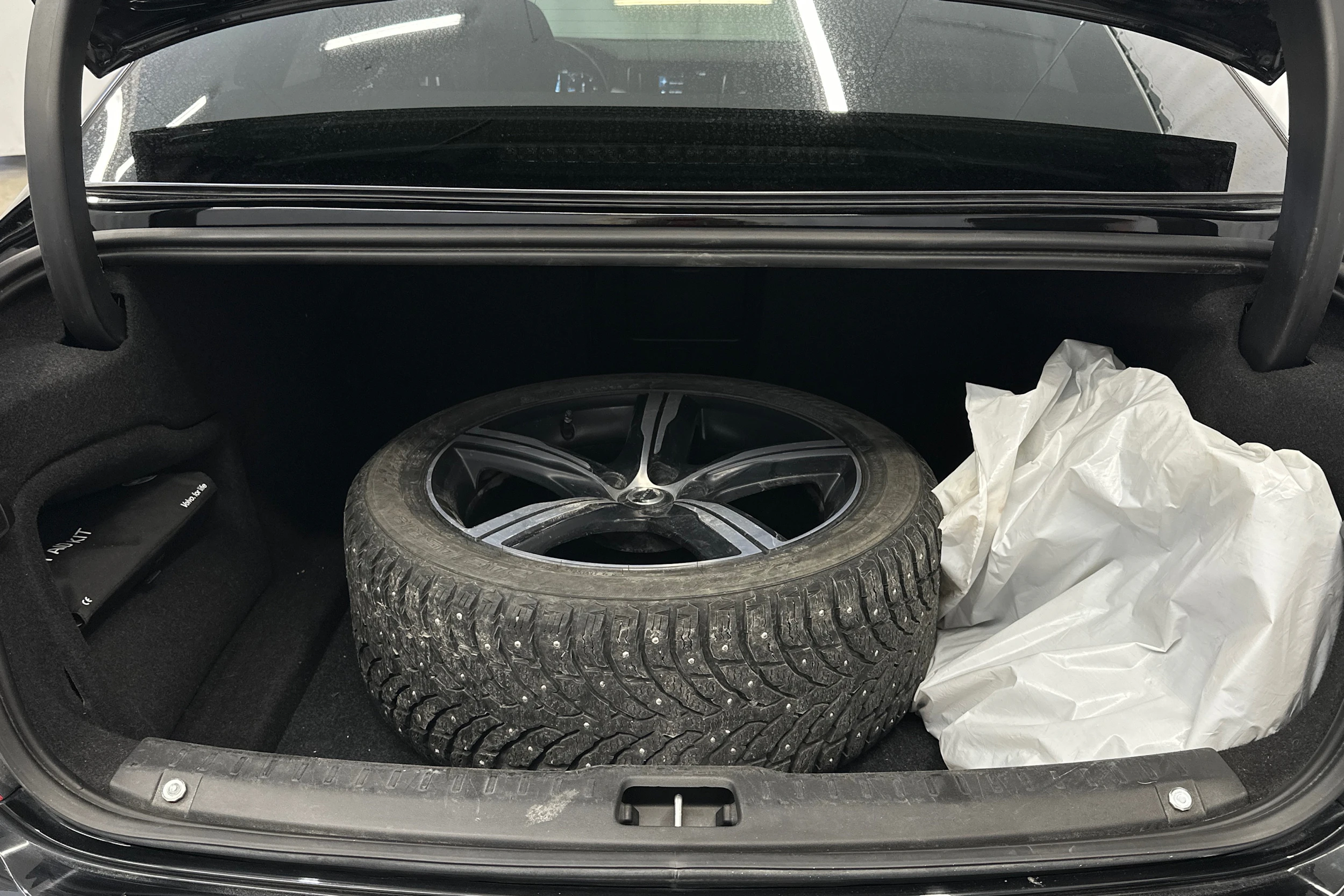 musta Volvo S90 2019 kuva 23.