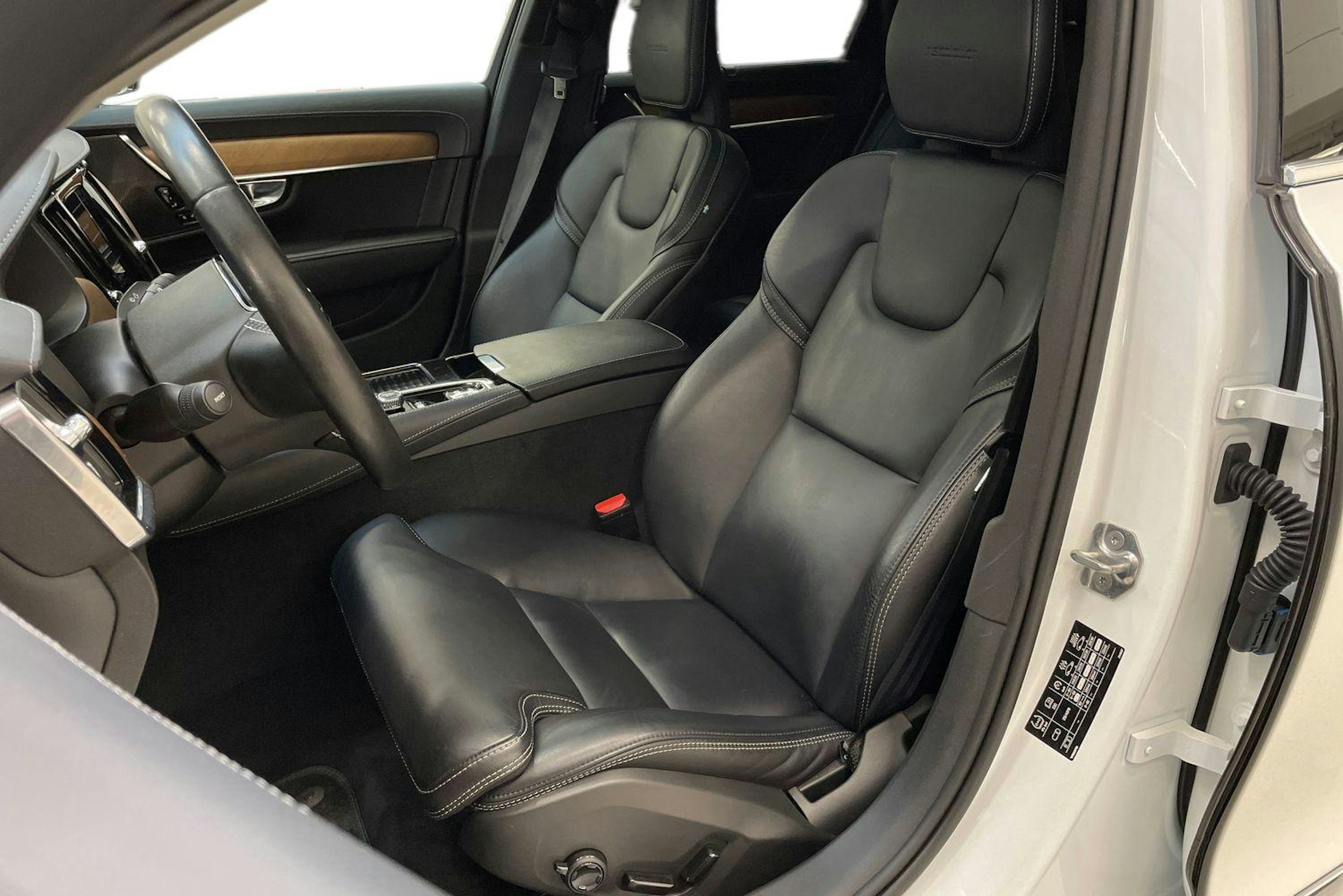 valkoinen Volvo S90 2019 kuva 9.