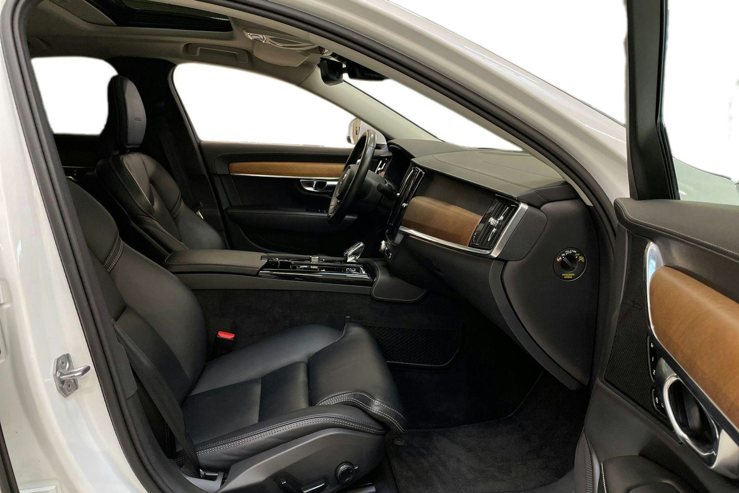 valkoinen Volvo S90 2019 kuva 10.
